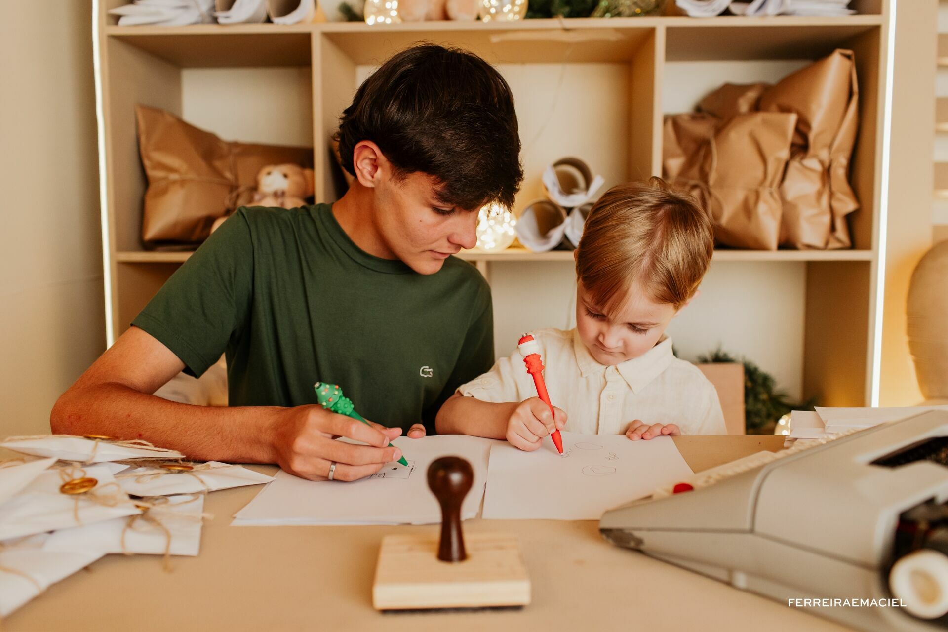 Foto Destinatário Papai Noel - Especial de Natal 2025 - Fotógrafo de estúdio em Araranguá - Cenário temático para fotografar - Araranguá - SC Foto Destinatário Papai Noel - Especial de Natal 2025 - Fotógrafo de estúdio em Araranguá - Cenário temático para fotografar - Araranguá - SC - Imagem 104