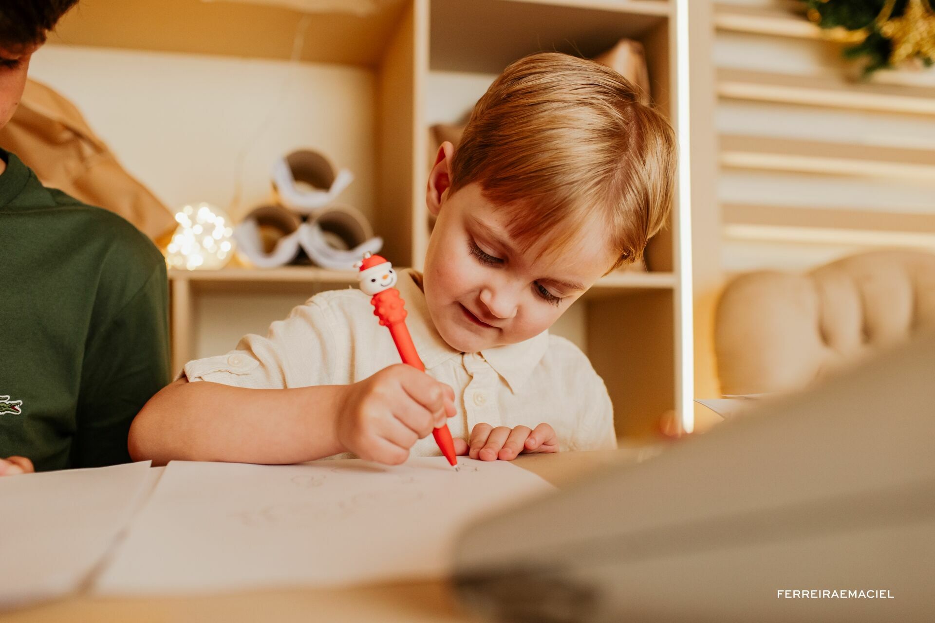 Foto Destinatário Papai Noel - Especial de Natal 2025 - Fotógrafo de estúdio em Araranguá - Cenário temático para fotografar - Araranguá - SC Foto Destinatário Papai Noel - Especial de Natal 2025 - Fotógrafo de estúdio em Araranguá - Cenário temático para fotografar - Araranguá - SC - Imagem 113