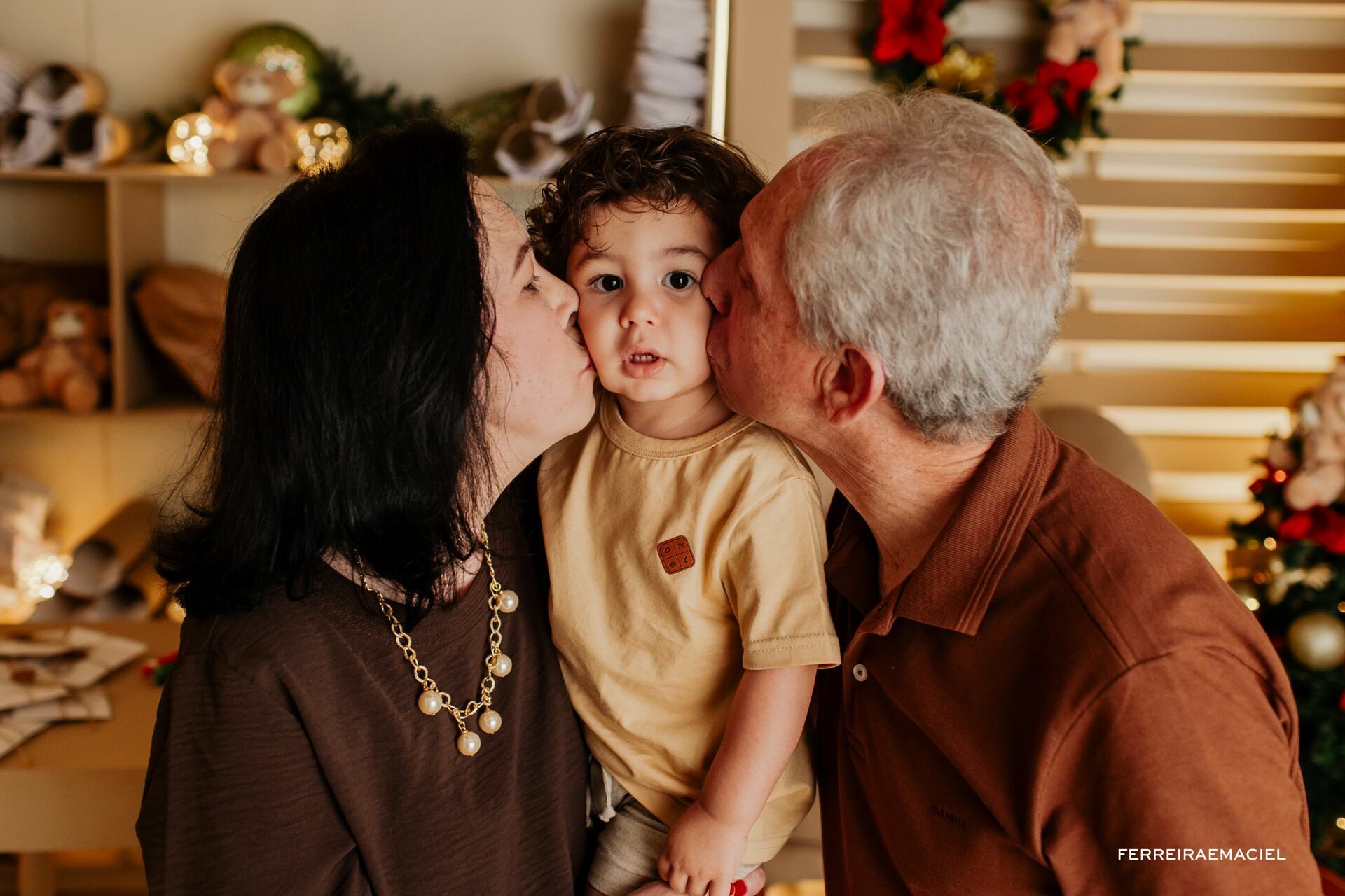 Foto Destinatário Papai Noel - Especial de Natal 2025 - Fotógrafo de estúdio em Araranguá - Cenário temático para fotografar - Araranguá - SC Foto Destinatário Papai Noel - Especial de Natal 2025 - Fotógrafo de estúdio em Araranguá - Cenário temático para fotografar - Araranguá - SC - Imagem 118