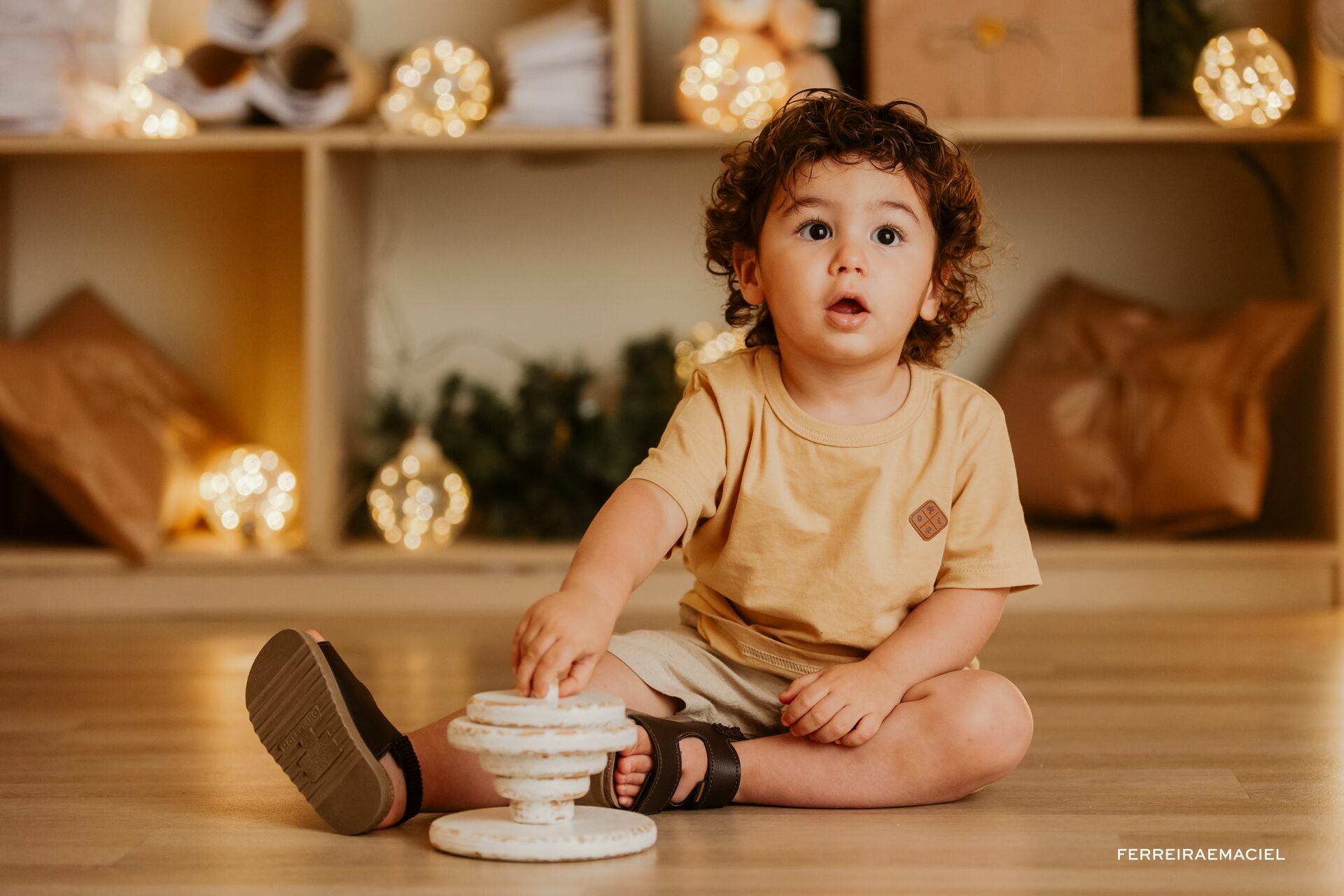 Foto Destinatário Papai Noel - Especial de Natal 2025 - Fotógrafo de estúdio em Araranguá - Cenário temático para fotografar - Araranguá - SC Foto Destinatário Papai Noel - Especial de Natal 2025 - Fotógrafo de estúdio em Araranguá - Cenário temático para fotografar - Araranguá - SC - Imagem 122