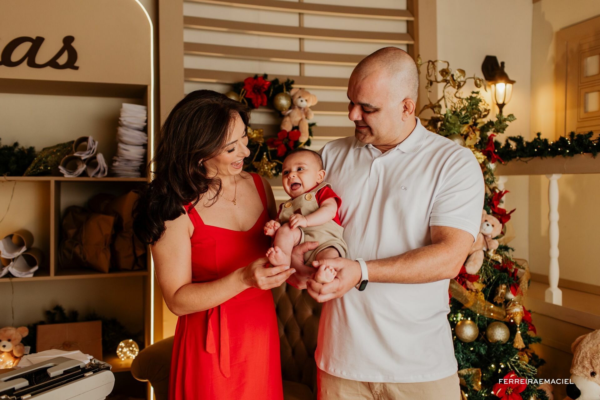 Foto Destinatário Papai Noel - Especial de Natal 2025 - Fotógrafo de estúdio em Araranguá - Cenário temático para fotografar - Araranguá - SC Foto Destinatário Papai Noel - Especial de Natal 2025 - Fotógrafo de estúdio em Araranguá - Cenário temático para fotografar - Araranguá - SC - Imagem 132
