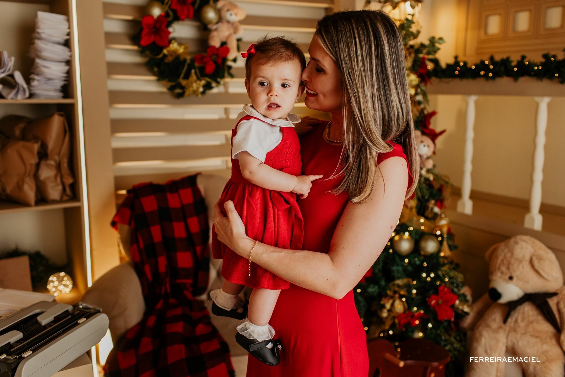 Foto Destinatário Papai Noel - Especial de Natal 2025 - Fotógrafo de estúdio em Araranguá - Cenário temático para fotografar - Araranguá - SC Foto Destinatário Papai Noel - Especial de Natal 2025 - Fotógrafo de estúdio em Araranguá - Cenário temático para fotografar - Araranguá - SC - Imagem 139