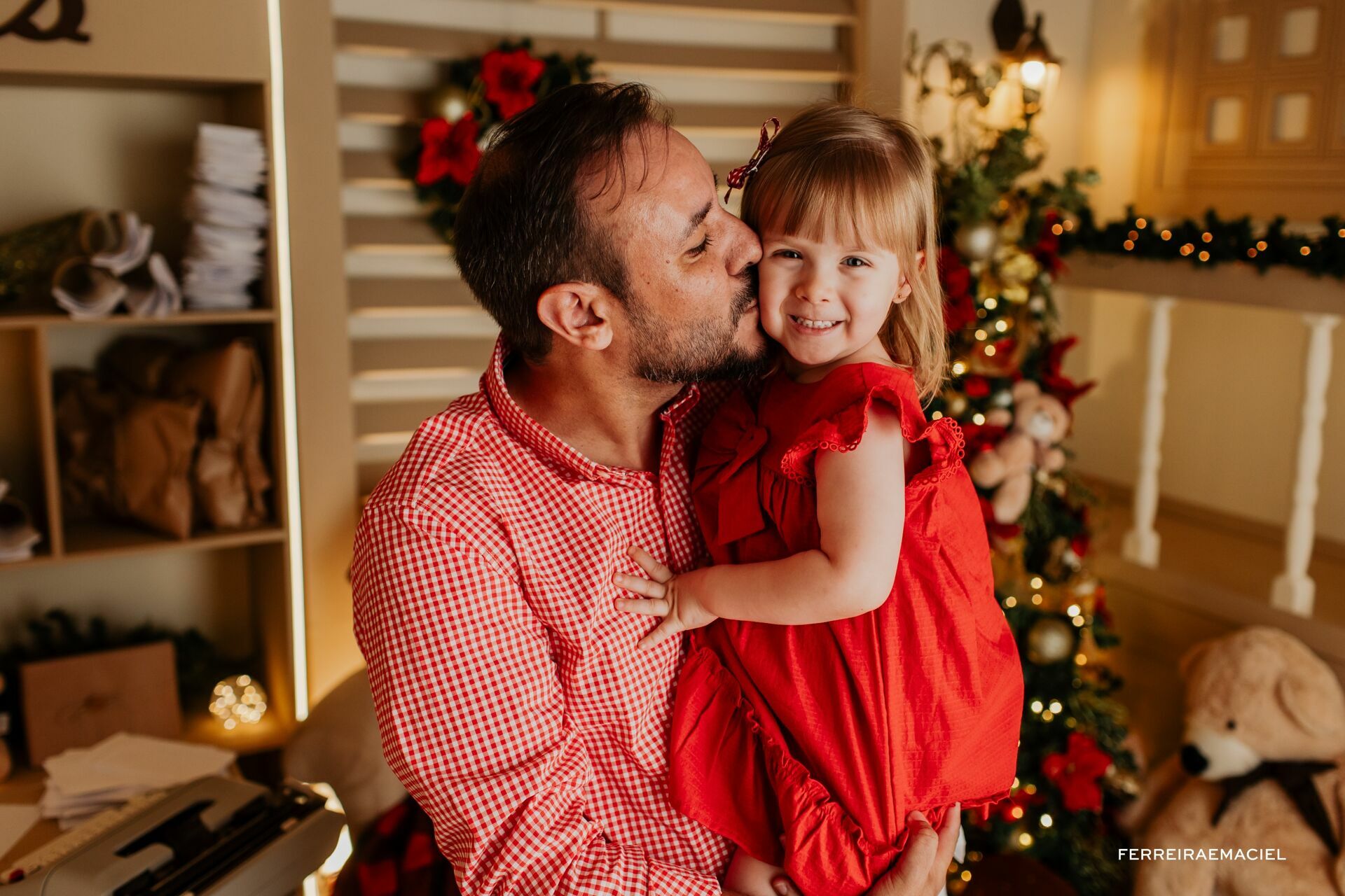 Foto Destinatário Papai Noel - Especial de Natal 2025 - Fotógrafo de estúdio em Araranguá - Cenário temático para fotografar - Araranguá - SC Foto Destinatário Papai Noel - Especial de Natal 2025 - Fotógrafo de estúdio em Araranguá - Cenário temático para fotografar - Araranguá - SC - Imagem 140