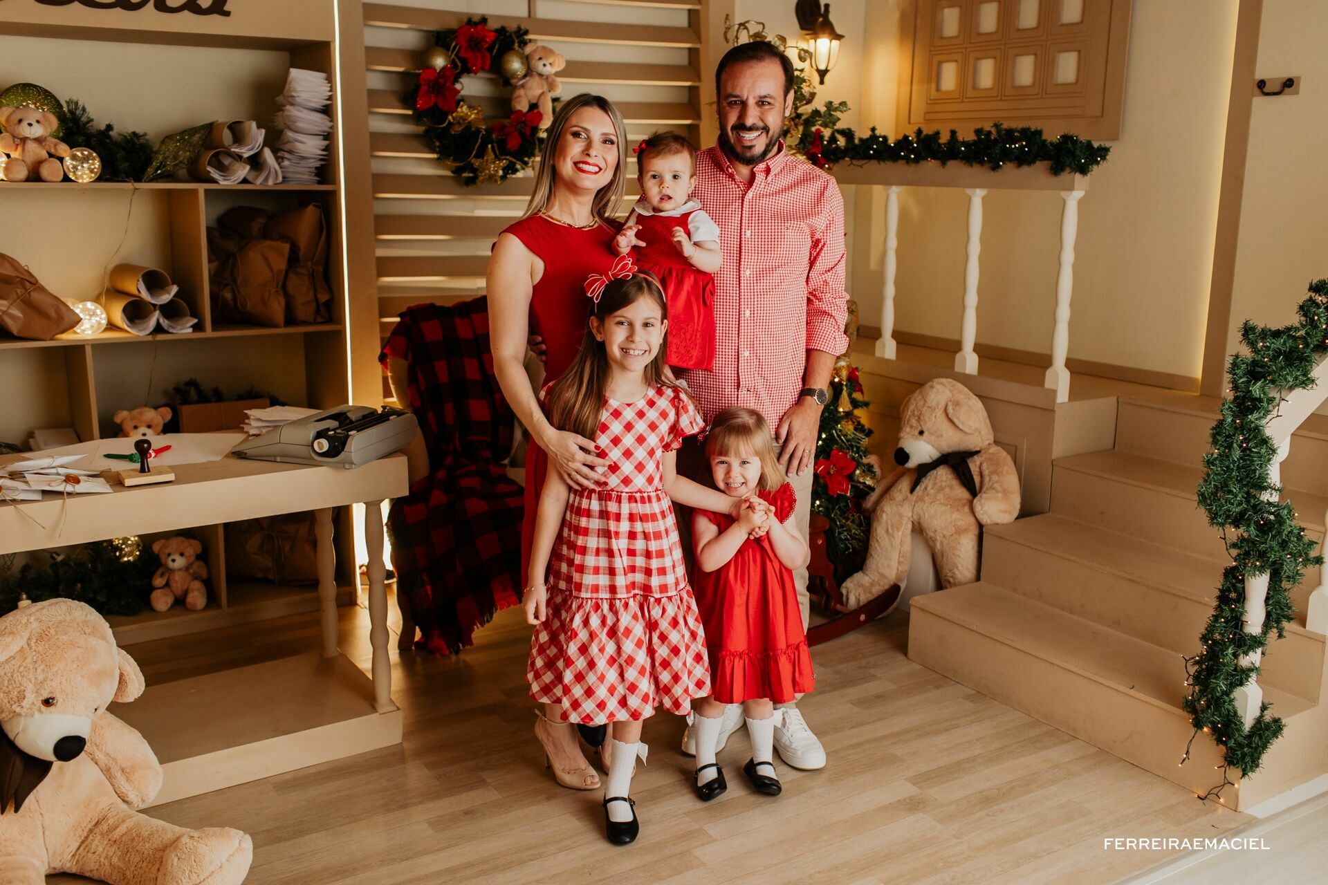 Foto Destinatário Papai Noel - Especial de Natal 2025 - Fotógrafo de estúdio em Araranguá - Cenário temático para fotografar - Araranguá - SC Foto Destinatário Papai Noel - Especial de Natal 2025 - Fotógrafo de estúdio em Araranguá - Cenário temático para fotografar - Araranguá - SC - Imagem 138