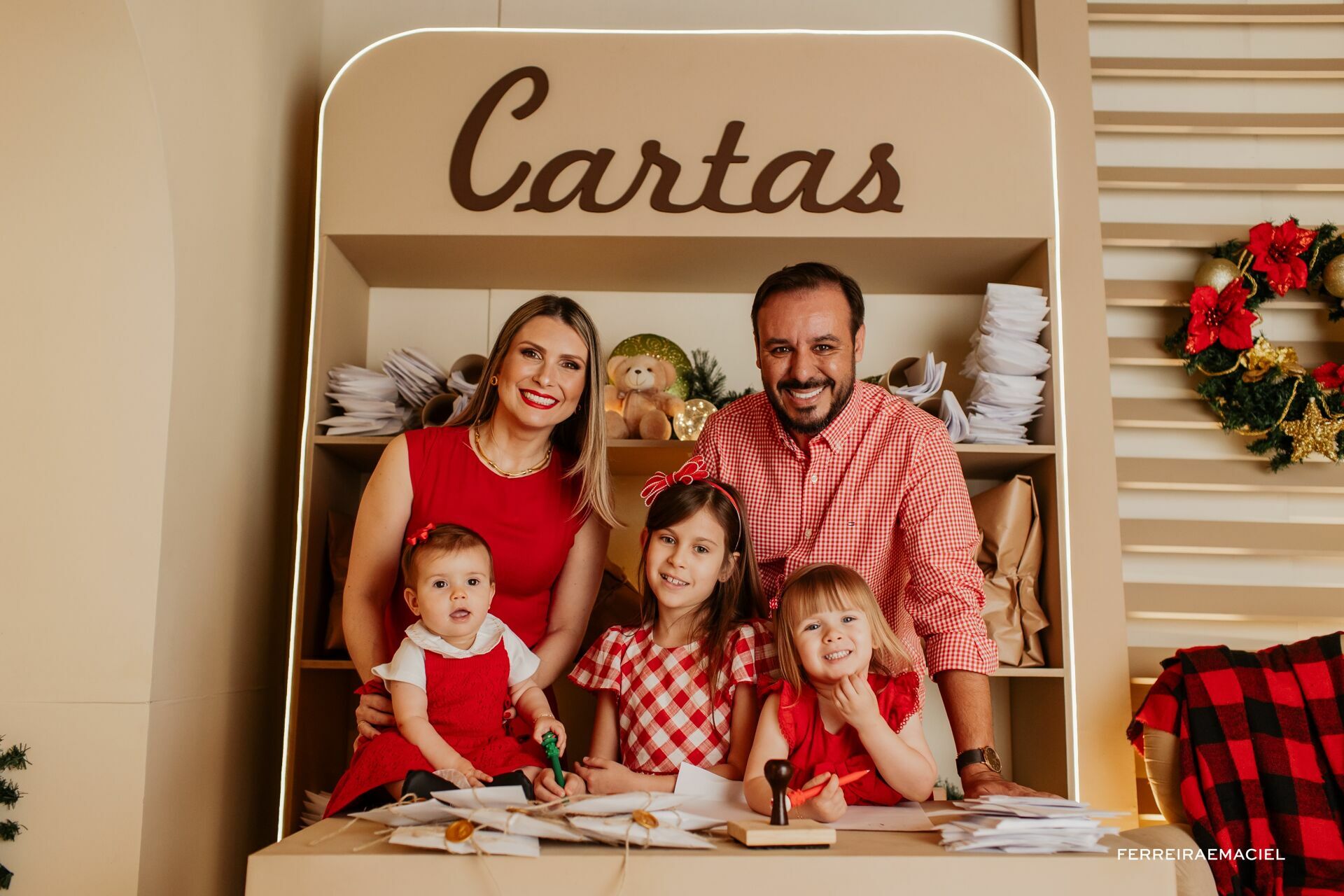 Foto Destinatário Papai Noel - Especial de Natal 2025 - Fotógrafo de estúdio em Araranguá - Cenário temático para fotografar - Araranguá - SC Foto Destinatário Papai Noel - Especial de Natal 2025 - Fotógrafo de estúdio em Araranguá - Cenário temático para fotografar - Araranguá - SC - Imagem 145