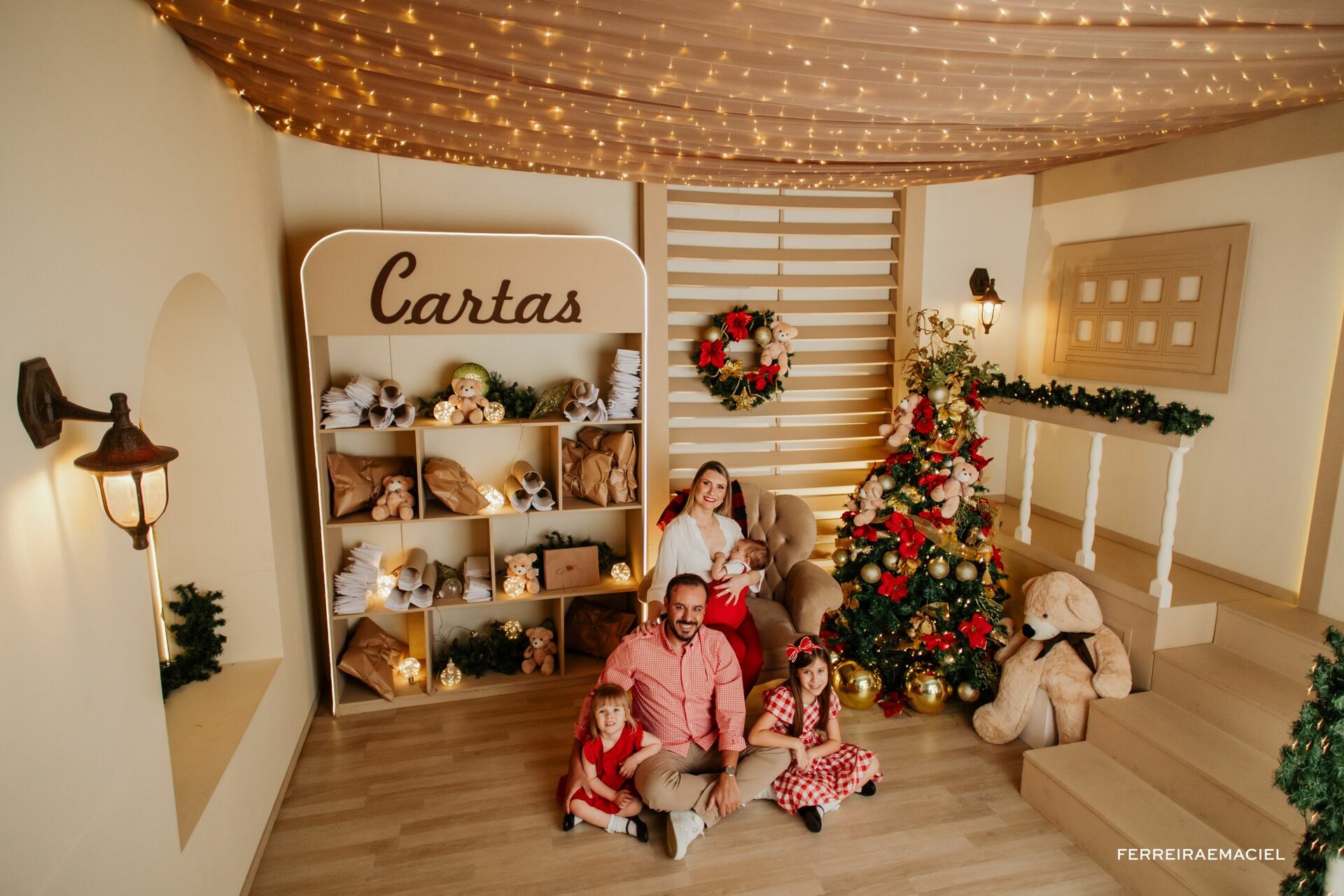 Foto Destinatário Papai Noel - Especial de Natal 2025 - Fotógrafo de estúdio em Araranguá - Cenário temático para fotografar - Araranguá - SC Foto Destinatário Papai Noel - Especial de Natal 2025 - Fotógrafo de estúdio em Araranguá - Cenário temático para fotografar - Araranguá - SC - Imagem 156