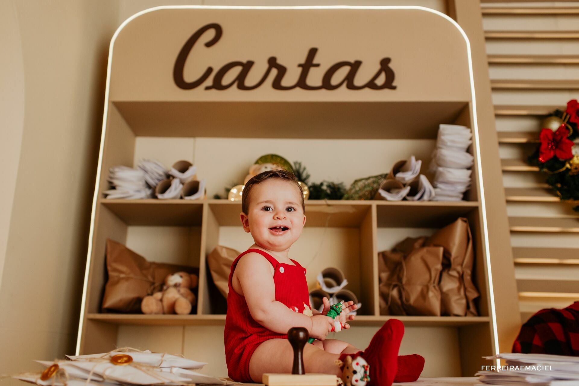 Foto Destinatário Papai Noel - Especial de Natal 2025 - Fotógrafo de estúdio em Araranguá - Cenário temático para fotografar - Araranguá - SC Foto Destinatário Papai Noel - Especial de Natal 2025 - Fotógrafo de estúdio em Araranguá - Cenário temático para fotografar - Araranguá - SC - Imagem 163