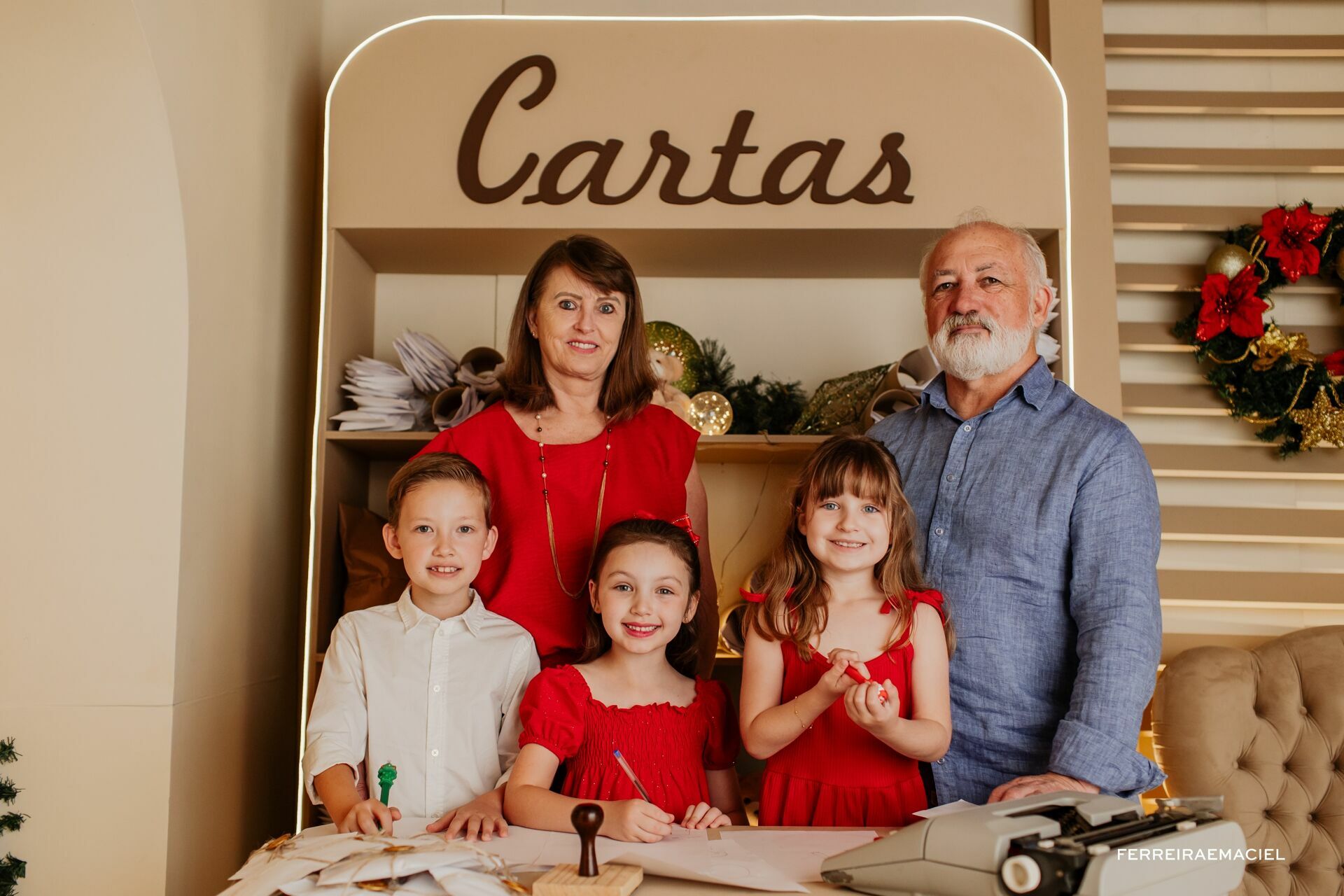 Foto Destinatário Papai Noel - Especial de Natal 2025 - Fotógrafo de estúdio em Araranguá - Cenário temático para fotografar - Araranguá - SC Foto Destinatário Papai Noel - Especial de Natal 2025 - Fotógrafo de estúdio em Araranguá - Cenário temático para fotografar - Araranguá - SC - Imagem 171