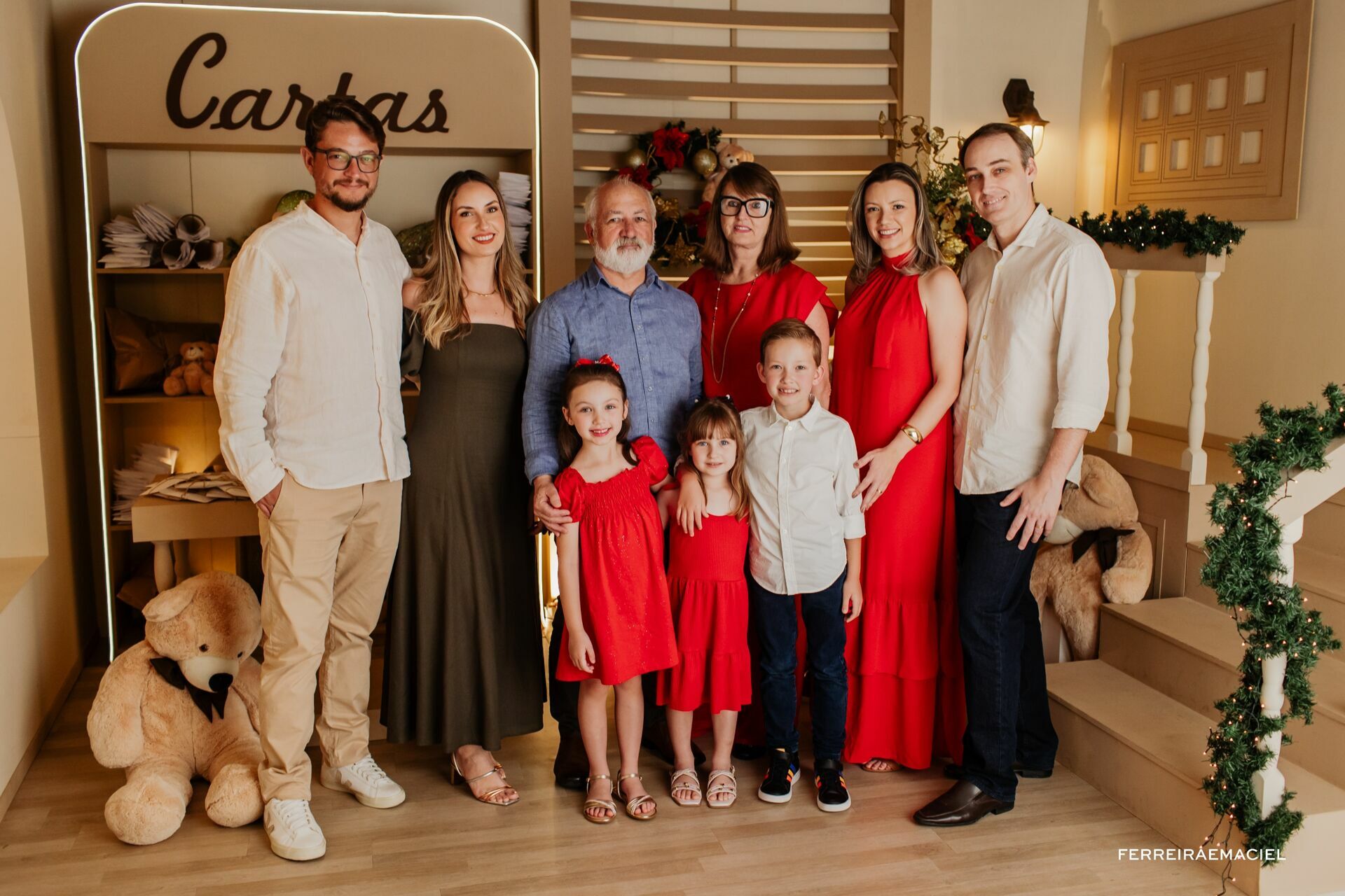 Foto Destinatário Papai Noel - Especial de Natal 2025 - Fotógrafo de estúdio em Araranguá - Cenário temático para fotografar - Araranguá - SC Foto Destinatário Papai Noel - Especial de Natal 2025 - Fotógrafo de estúdio em Araranguá - Cenário temático para fotografar - Araranguá - SC - Imagem 167