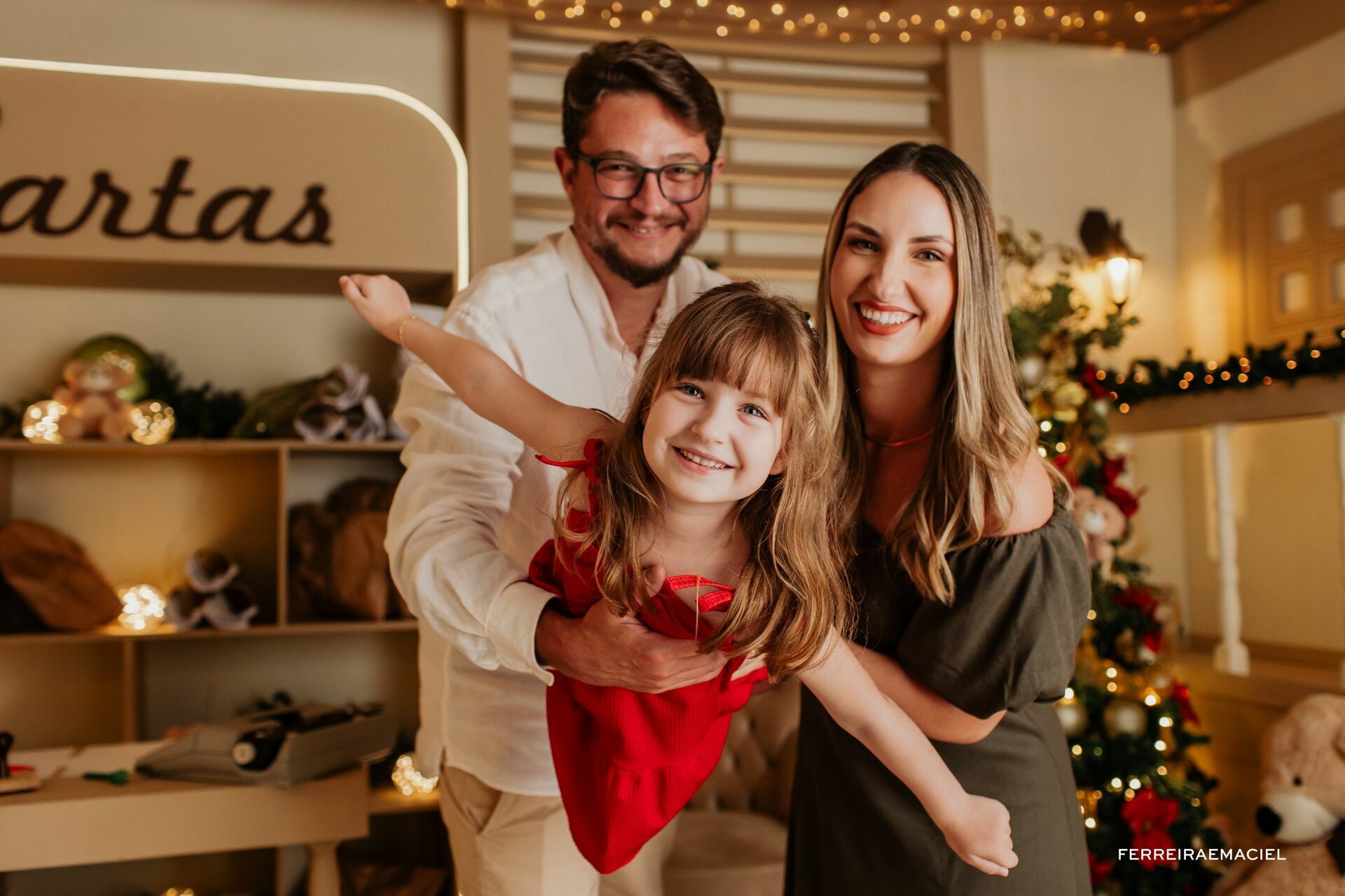 Foto Destinatário Papai Noel - Especial de Natal 2025 - Fotógrafo de estúdio em Araranguá - Cenário temático para fotografar - Araranguá - SC Foto Destinatário Papai Noel - Especial de Natal 2025 - Fotógrafo de estúdio em Araranguá - Cenário temático para fotografar - Araranguá - SC - Imagem 168