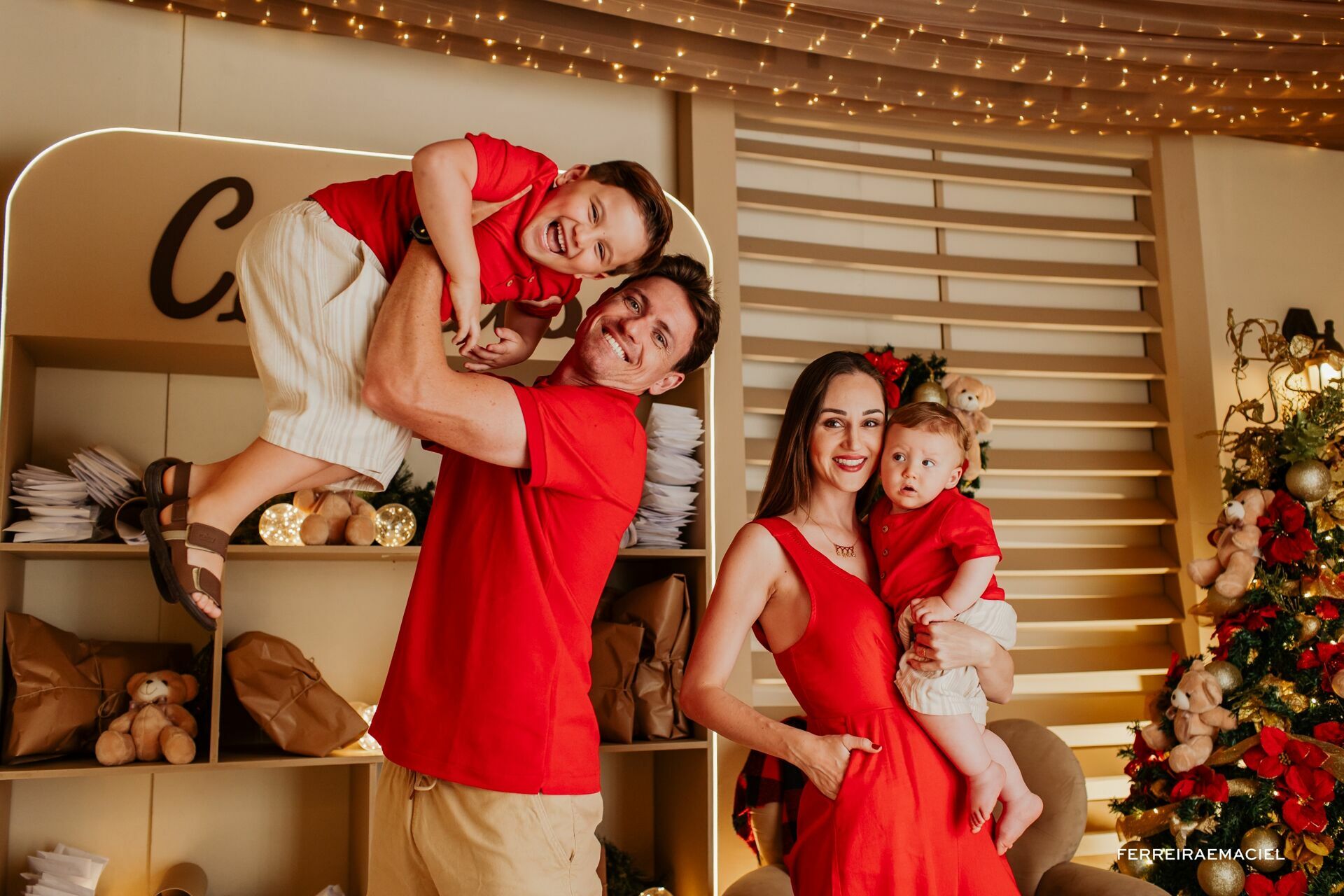 Foto Destinatário Papai Noel - Especial de Natal 2025 - Fotógrafo de estúdio em Araranguá - Cenário temático para fotografar - Araranguá - SC Foto Destinatário Papai Noel - Especial de Natal 2025 - Fotógrafo de estúdio em Araranguá - Cenário temático para fotografar - Araranguá - SC - Imagem 181
