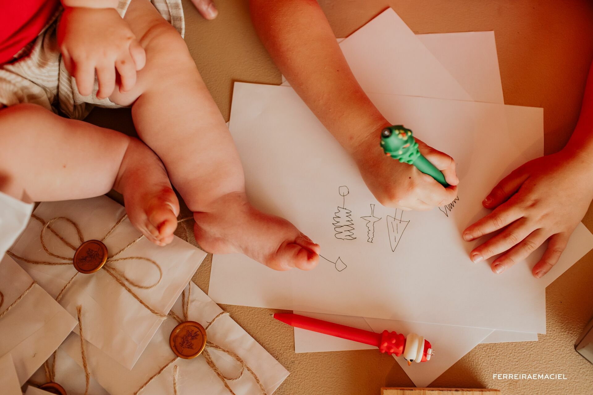 Foto Destinatário Papai Noel - Especial de Natal 2025 - Fotógrafo de estúdio em Araranguá - Cenário temático para fotografar - Araranguá - SC Foto Destinatário Papai Noel - Especial de Natal 2025 - Fotógrafo de estúdio em Araranguá - Cenário temático para fotografar - Araranguá - SC - Imagem 179