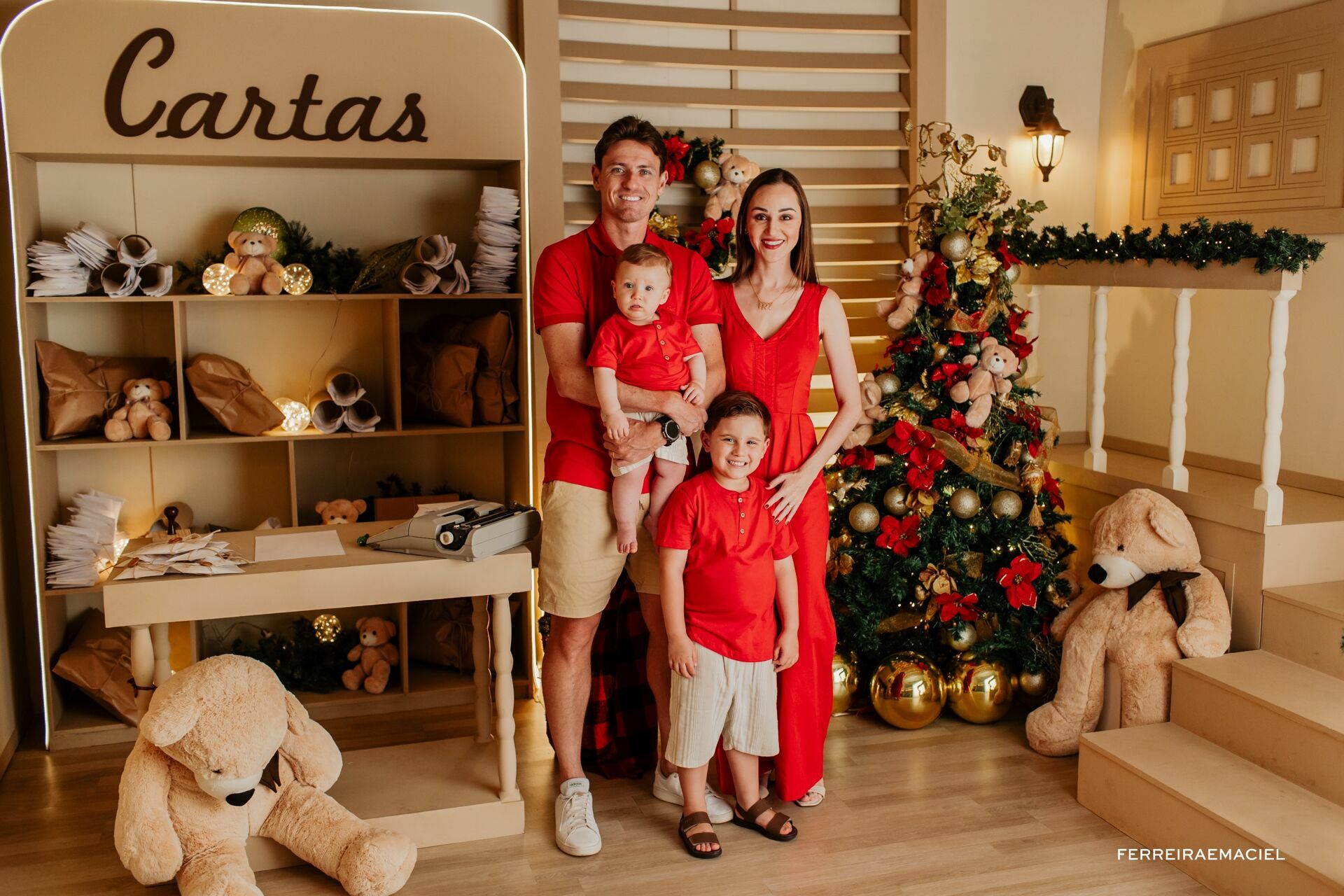 Foto Destinatário Papai Noel - Especial de Natal 2025 - Fotógrafo de estúdio em Araranguá - Cenário temático para fotografar - Araranguá - SC Foto Destinatário Papai Noel - Especial de Natal 2025 - Fotógrafo de estúdio em Araranguá - Cenário temático para fotografar - Araranguá - SC - Imagem 173