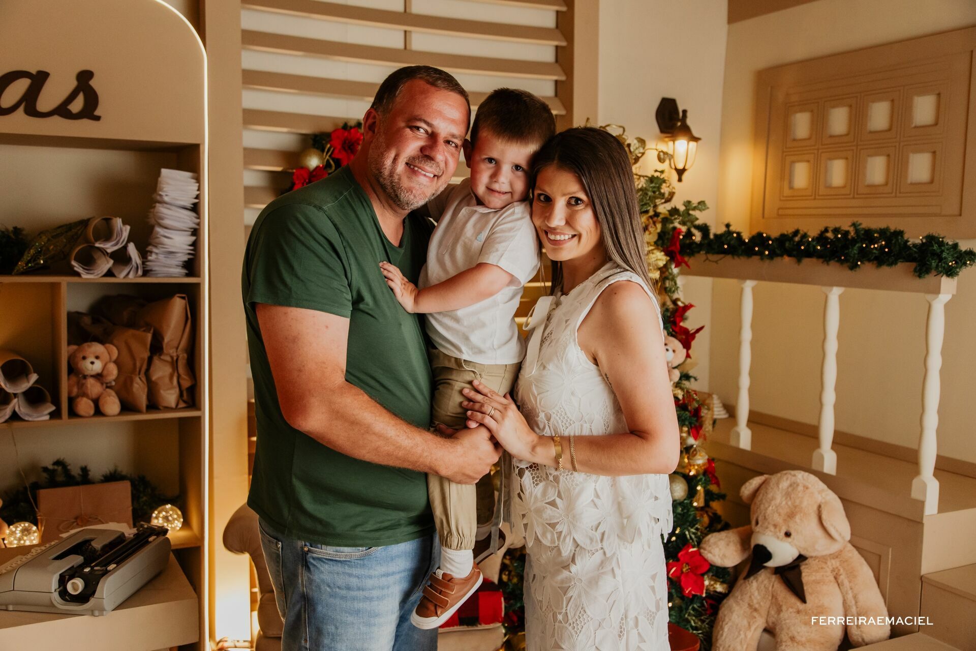 Foto Destinatário Papai Noel - Especial de Natal 2025 - Fotógrafo de estúdio em Araranguá - Cenário temático para fotografar - Araranguá - SC Foto Destinatário Papai Noel - Especial de Natal 2025 - Fotógrafo de estúdio em Araranguá - Cenário temático para fotografar - Araranguá - SC - Imagem 185