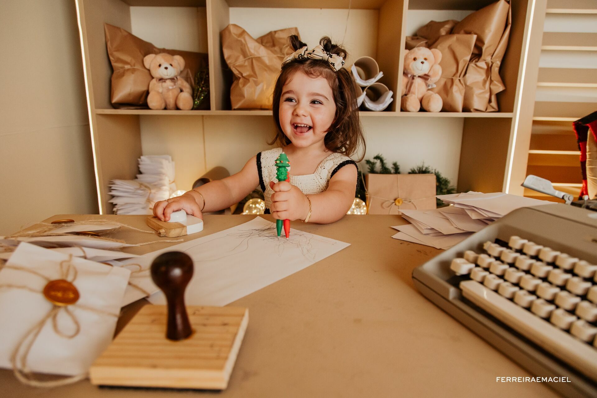 Foto Destinatário Papai Noel - Especial de Natal 2025 - Fotógrafo de estúdio em Araranguá - Cenário temático para fotografar - Araranguá - SC Foto Destinatário Papai Noel - Especial de Natal 2025 - Fotógrafo de estúdio em Araranguá - Cenário temático para fotografar - Araranguá - SC - Imagem 207