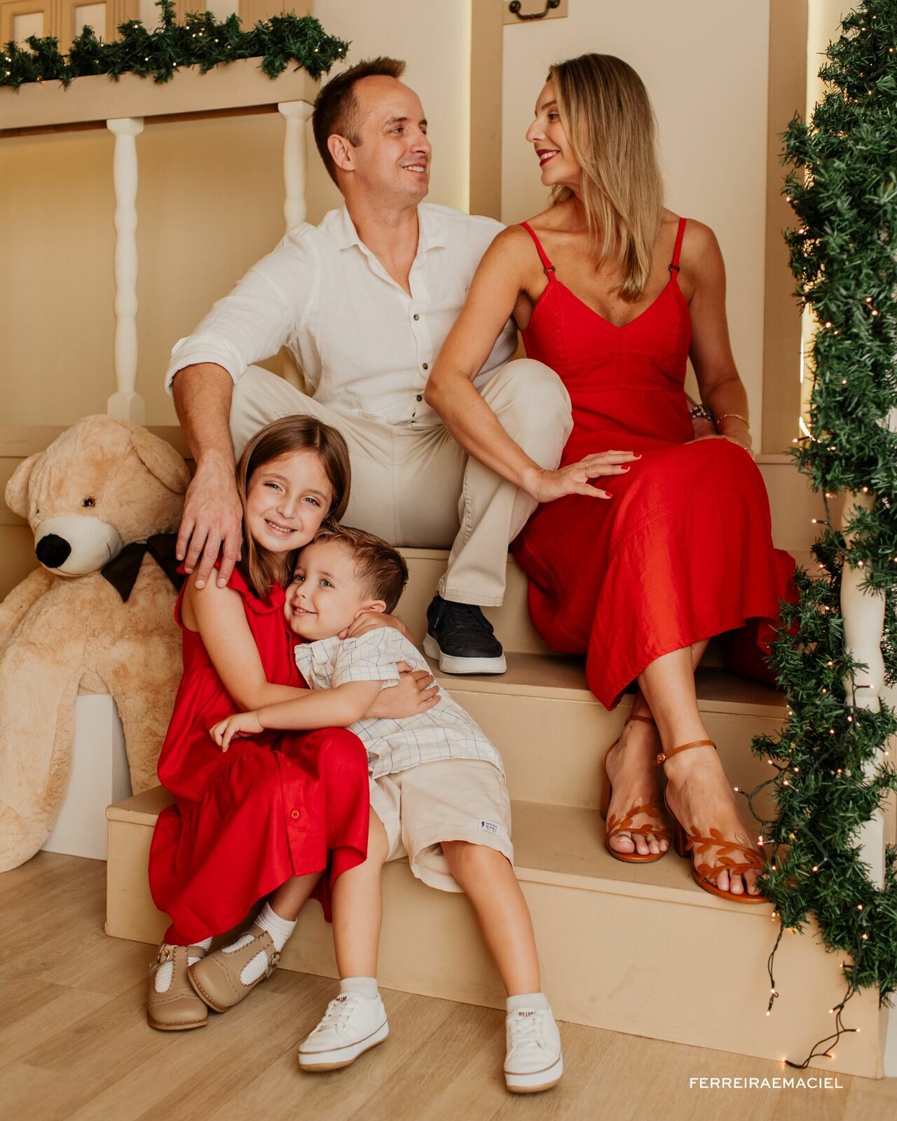 Foto Destinatário Papai Noel - Especial de Natal 2025 - Fotógrafo de estúdio em Araranguá - Cenário temático para fotografar - Araranguá - SC Foto Destinatário Papai Noel - Especial de Natal 2025 - Fotógrafo de estúdio em Araranguá - Cenário temático para fotografar - Araranguá - SC - Imagem 219