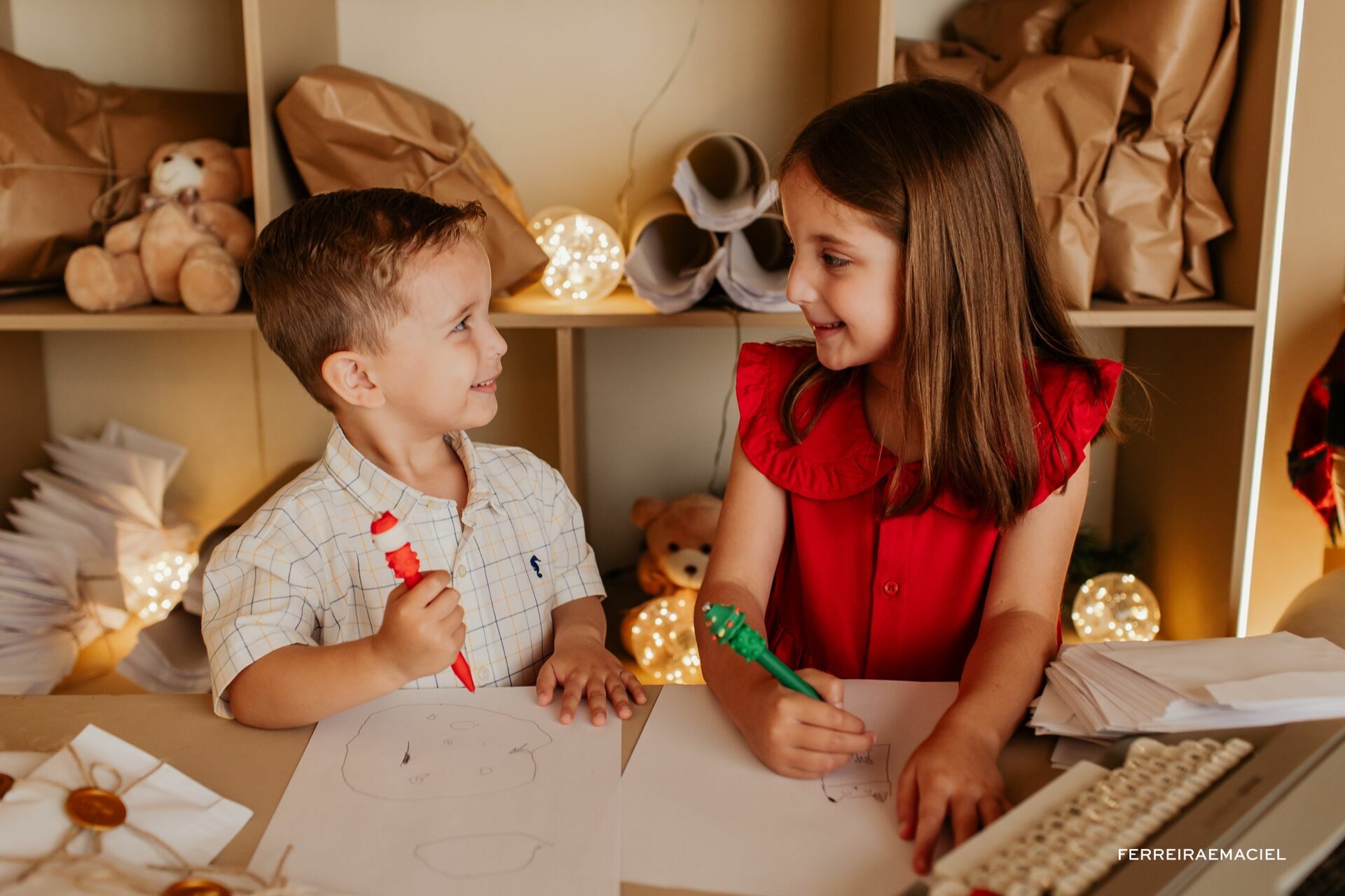 Foto Destinatário Papai Noel - Especial de Natal 2025 - Fotógrafo de estúdio em Araranguá - Cenário temático para fotografar - Araranguá - SC Foto Destinatário Papai Noel - Especial de Natal 2025 - Fotógrafo de estúdio em Araranguá - Cenário temático para fotografar - Araranguá - SC - Imagem 214
