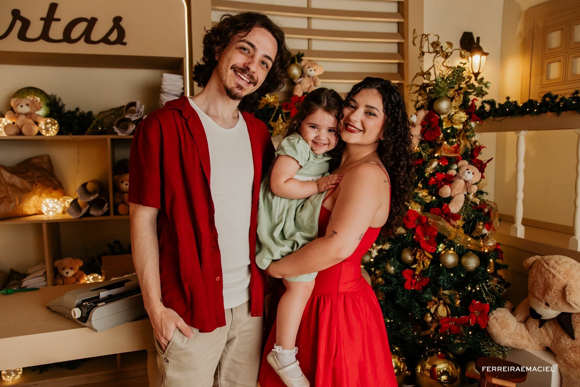 Foto Destinatário Papai Noel - Especial de Natal 2025 - Fotógrafo de estúdio em Araranguá - Cenário temático para fotografar - Araranguá - SC Foto Destinatário Papai Noel - Especial de Natal 2025 - Fotógrafo de estúdio em Araranguá - Cenário temático para fotografar - Araranguá - SC - Imagem 224