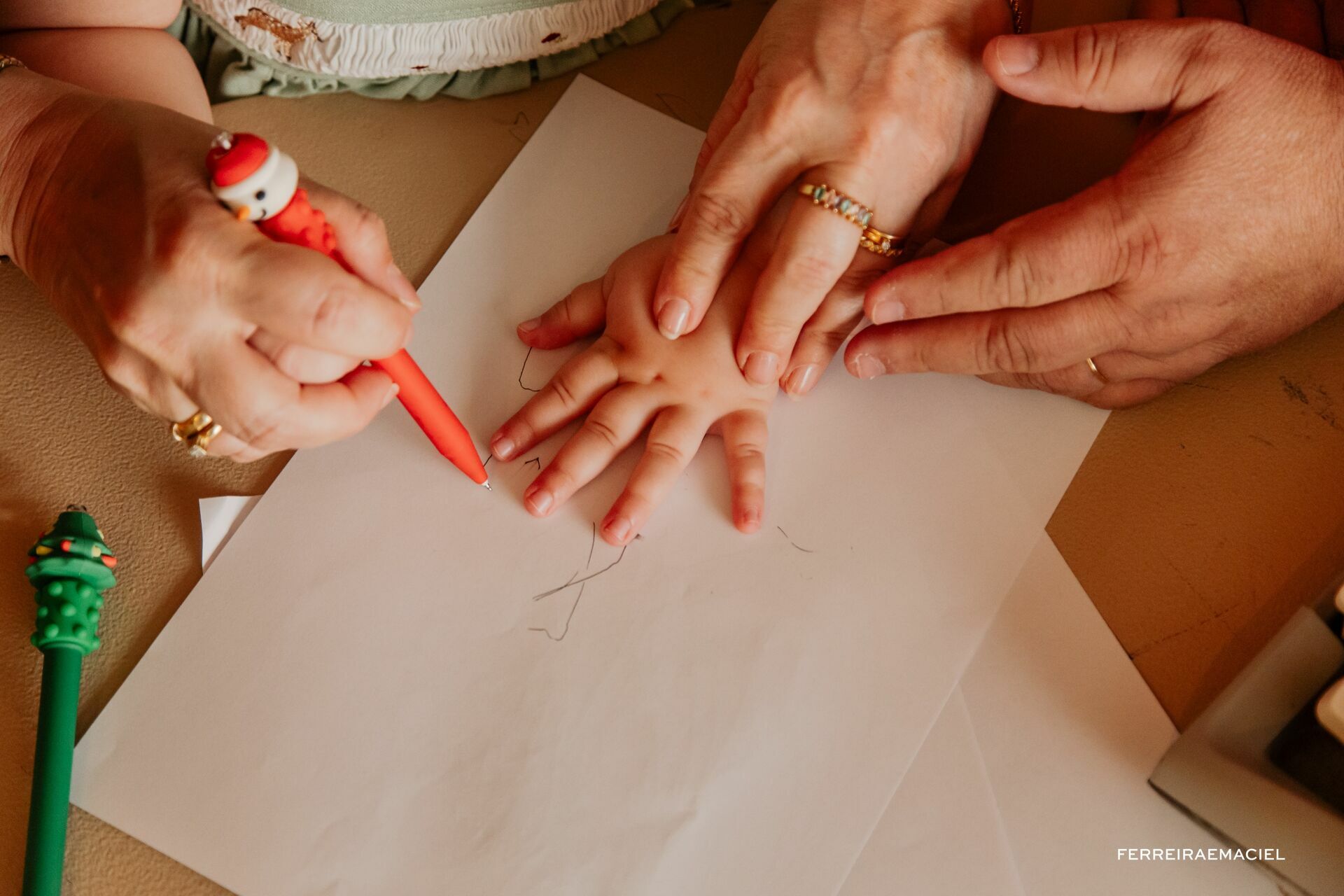 Foto Destinatário Papai Noel - Especial de Natal 2025 - Fotógrafo de estúdio em Araranguá - Cenário temático para fotografar - Araranguá - SC Foto Destinatário Papai Noel - Especial de Natal 2025 - Fotógrafo de estúdio em Araranguá - Cenário temático para fotografar - Araranguá - SC - Imagem 227