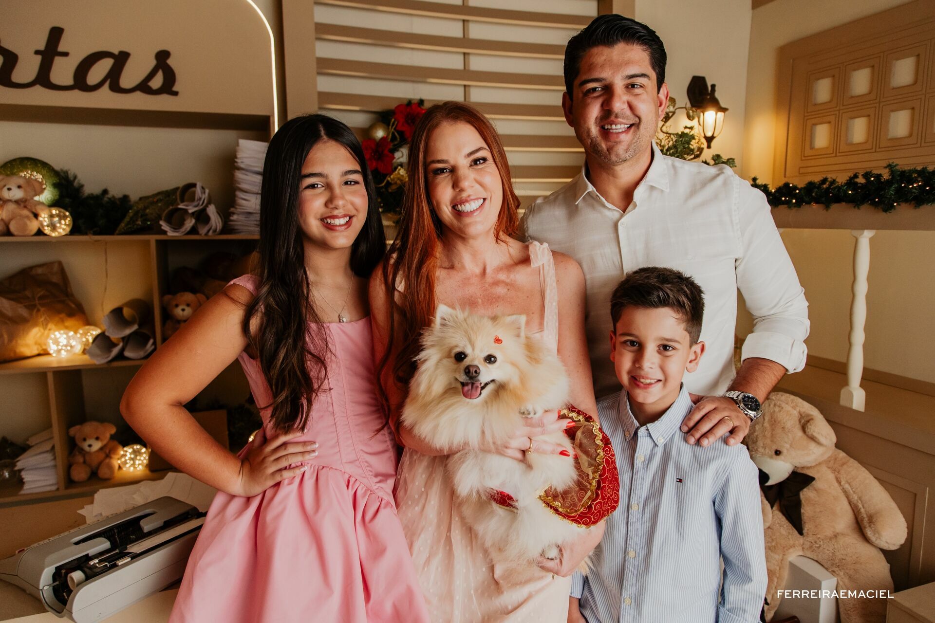 Foto Destinatário Papai Noel - Especial de Natal 2025 - Fotógrafo de estúdio em Araranguá - Cenário temático para fotografar - Araranguá - SC Foto Destinatário Papai Noel - Especial de Natal 2025 - Fotógrafo de estúdio em Araranguá - Cenário temático para fotografar - Araranguá - SC - Imagem 242