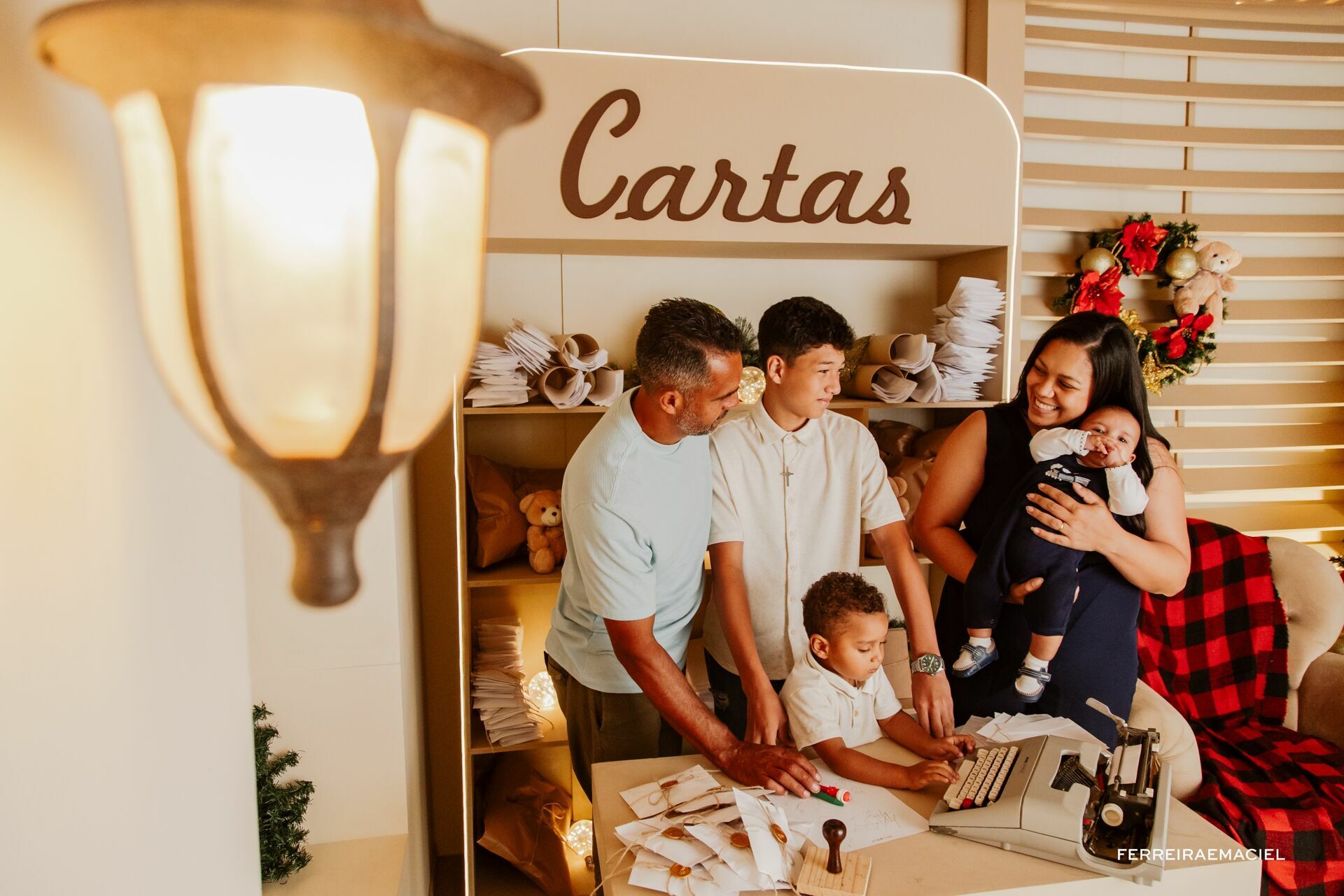 Foto Destinatário Papai Noel - Especial de Natal 2025 - Fotógrafo de estúdio em Araranguá - Cenário temático para fotografar - Araranguá - SC Foto Destinatário Papai Noel - Especial de Natal 2025 - Fotógrafo de estúdio em Araranguá - Cenário temático para fotografar - Araranguá - SC - Imagem 264