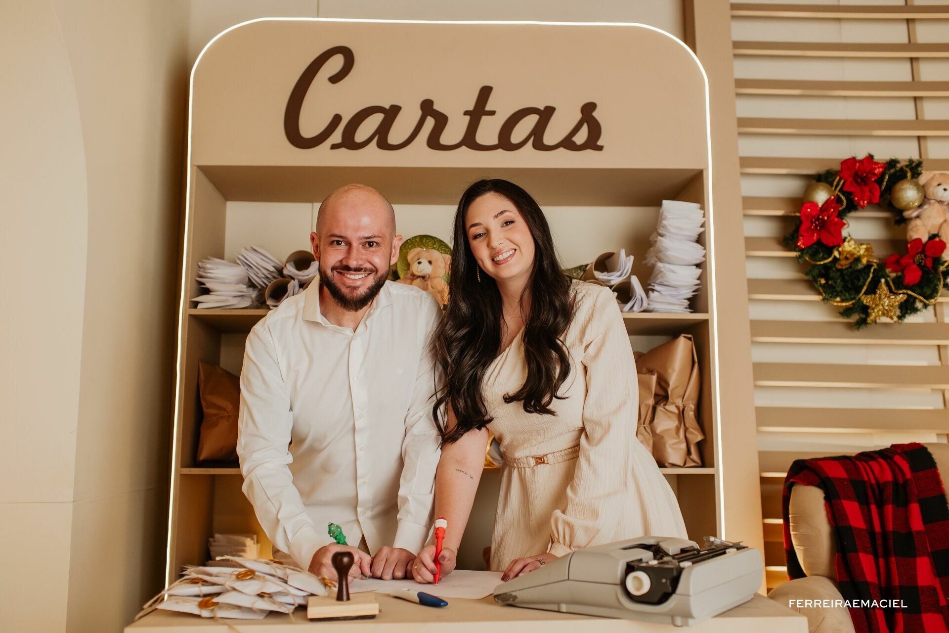 Foto Destinatário Papai Noel - Especial de Natal 2025 - Fotógrafo de estúdio em Araranguá - Cenário temático para fotografar - Araranguá - SC Foto Destinatário Papai Noel - Especial de Natal 2025 - Fotógrafo de estúdio em Araranguá - Cenário temático para fotografar - Araranguá - SC - Imagem 276