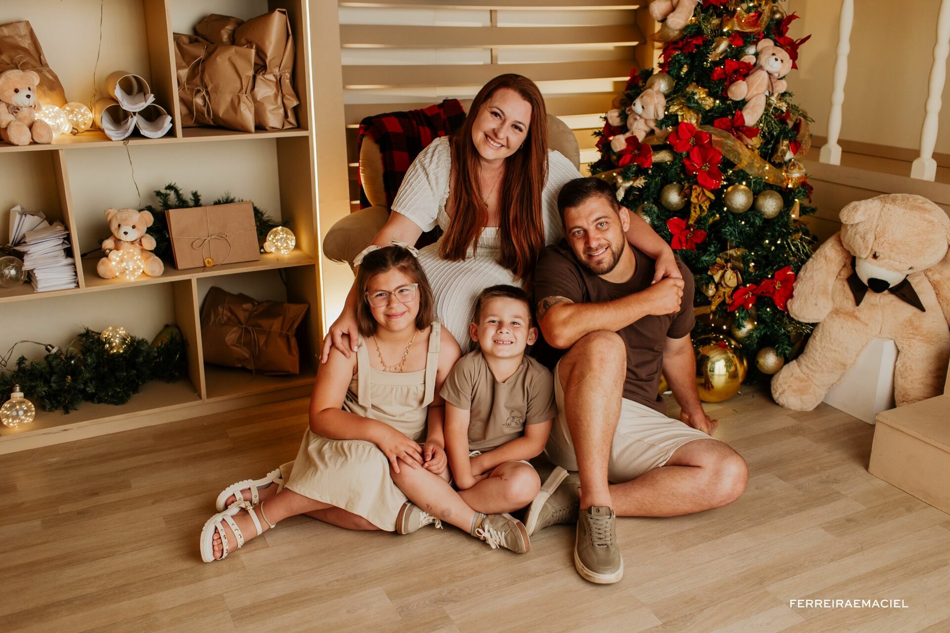 Foto Destinatário Papai Noel - Especial de Natal 2025 - Fotógrafo de estúdio em Araranguá - Cenário temático para fotografar - Araranguá - SC Foto Destinatário Papai Noel - Especial de Natal 2025 - Fotógrafo de estúdio em Araranguá - Cenário temático para fotografar - Araranguá - SC - Imagem 283