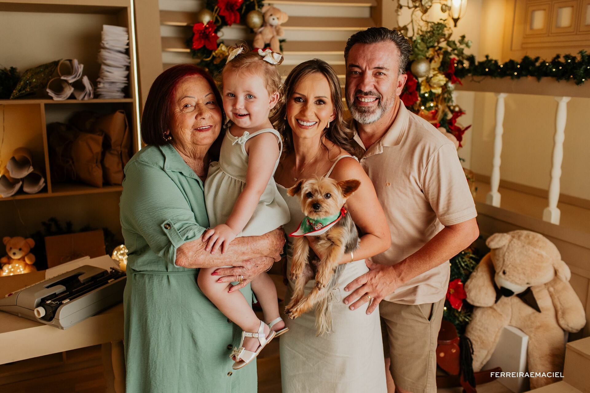 Foto Destinatário Papai Noel - Especial de Natal 2025 - Fotógrafo de estúdio em Araranguá - Cenário temático para fotografar - Araranguá - SC Foto Destinatário Papai Noel - Especial de Natal 2025 - Fotógrafo de estúdio em Araranguá - Cenário temático para fotografar - Araranguá - SC - Imagem 284