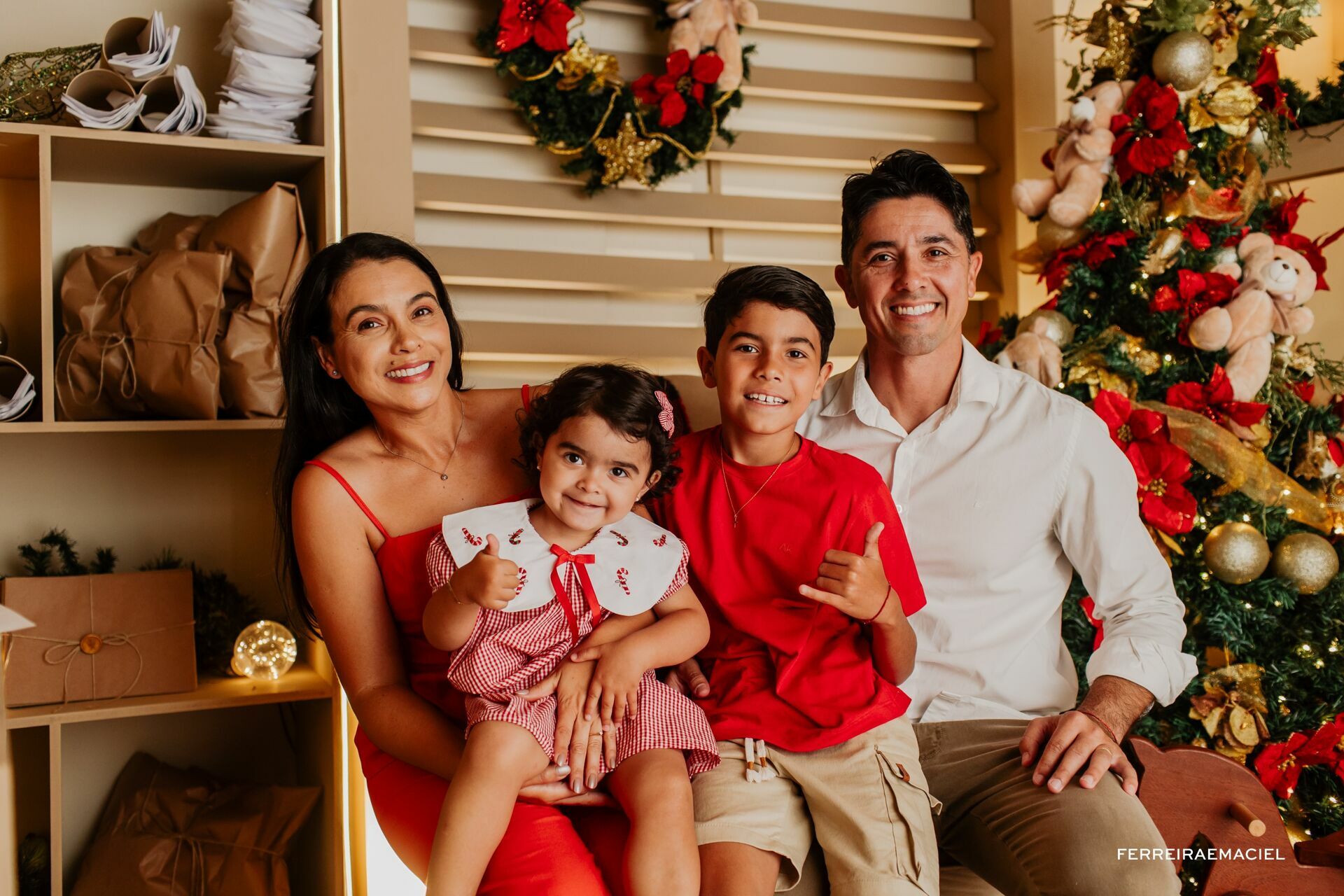 Foto Destinatário Papai Noel - Especial de Natal 2025 - Fotógrafo de estúdio em Araranguá - Cenário temático para fotografar - Araranguá - SC Foto Destinatário Papai Noel - Especial de Natal 2025 - Fotógrafo de estúdio em Araranguá - Cenário temático para fotografar - Araranguá - SC - Imagem 288