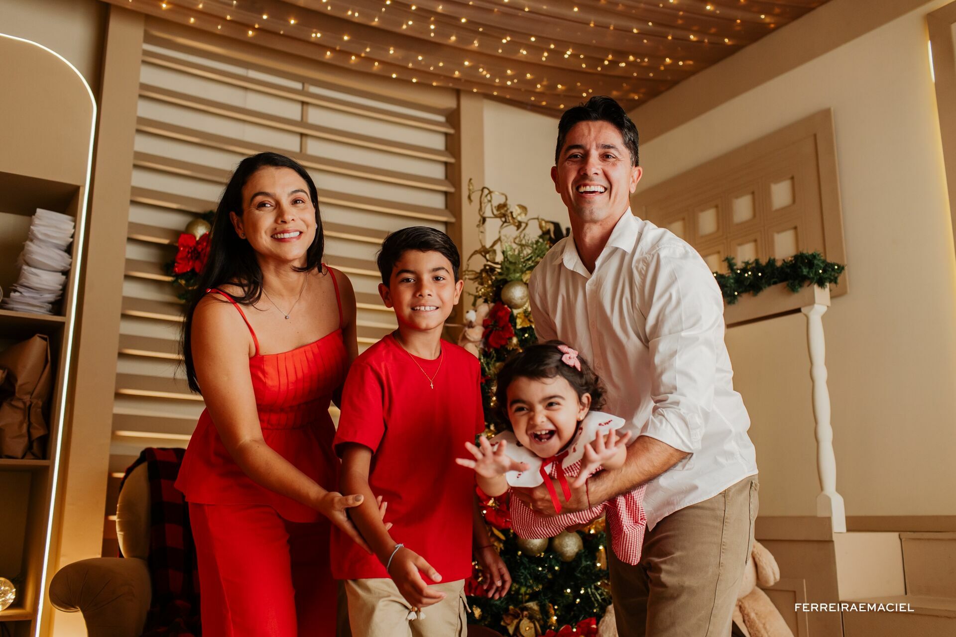 Foto Destinatário Papai Noel - Especial de Natal 2025 - Fotógrafo de estúdio em Araranguá - Cenário temático para fotografar - Araranguá - SC Foto Destinatário Papai Noel - Especial de Natal 2025 - Fotógrafo de estúdio em Araranguá - Cenário temático para fotografar - Araranguá - SC - Imagem 287