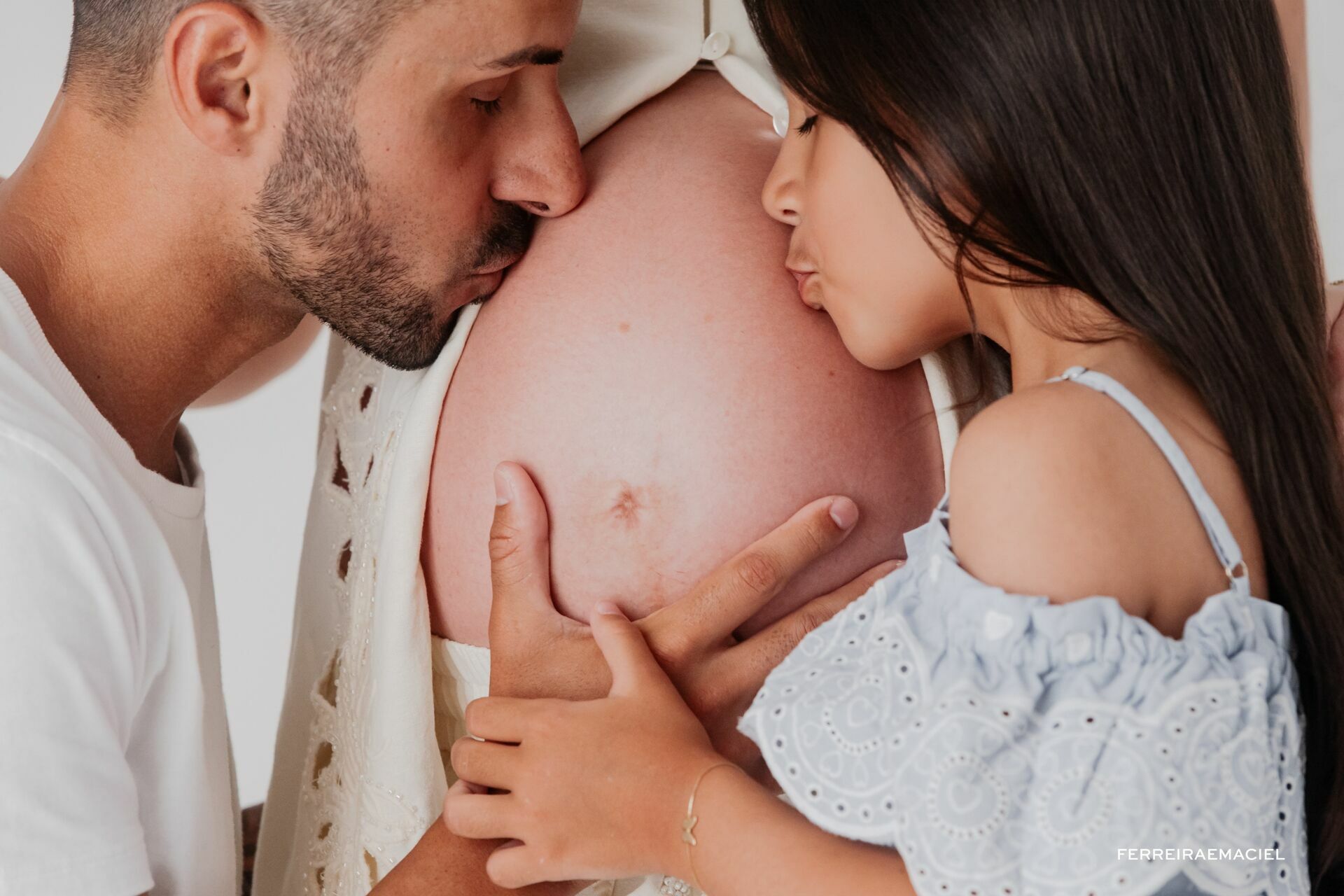 Foto Ensaio Gestante – Estúdio - Samara Scheffer – Ensaio em Família – Araranguá – SC Foto Ensaio Gestante – Estúdio - Samara Scheffer – Ensaio em Família – Araranguá – SC - Imagem 1