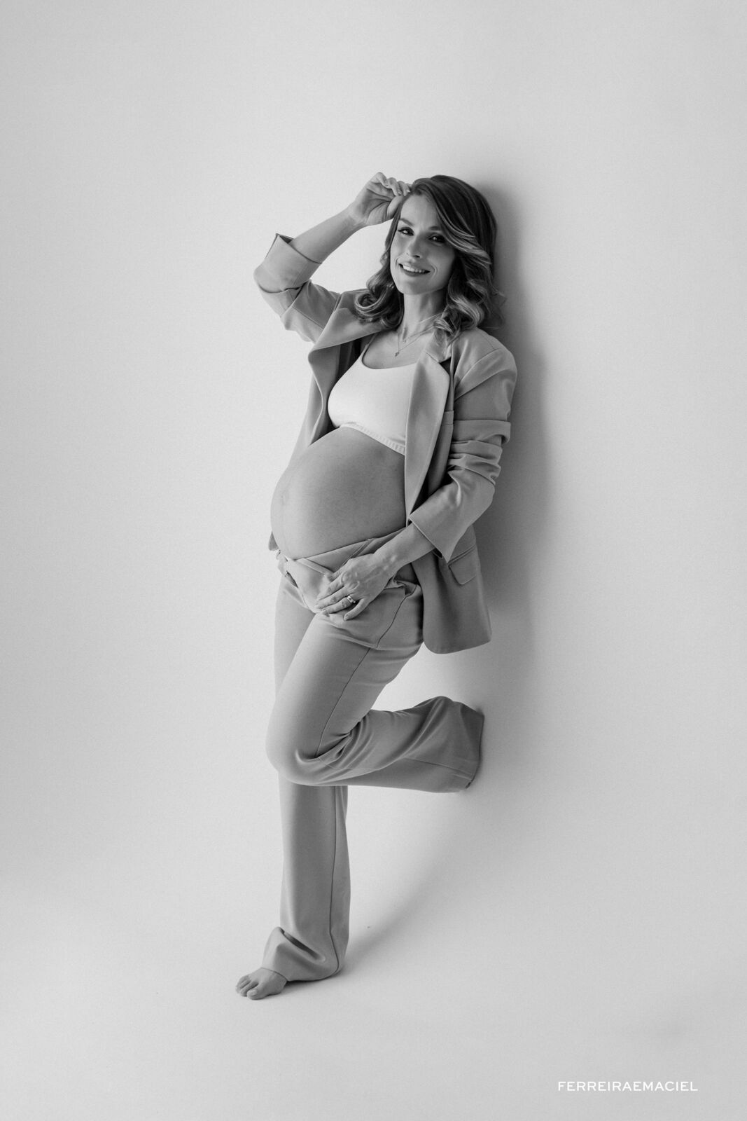 Foto Ensaio de Gestante – Fotos de Gestante – Ensaio em Estúdio – Dábila Gobatto– Araranguá – SC Foto Ensaio de Gestante – Fotos de Gestante – Ensaio em Estúdio – Dábila Gobatto– Araranguá – SC - Imagem 1