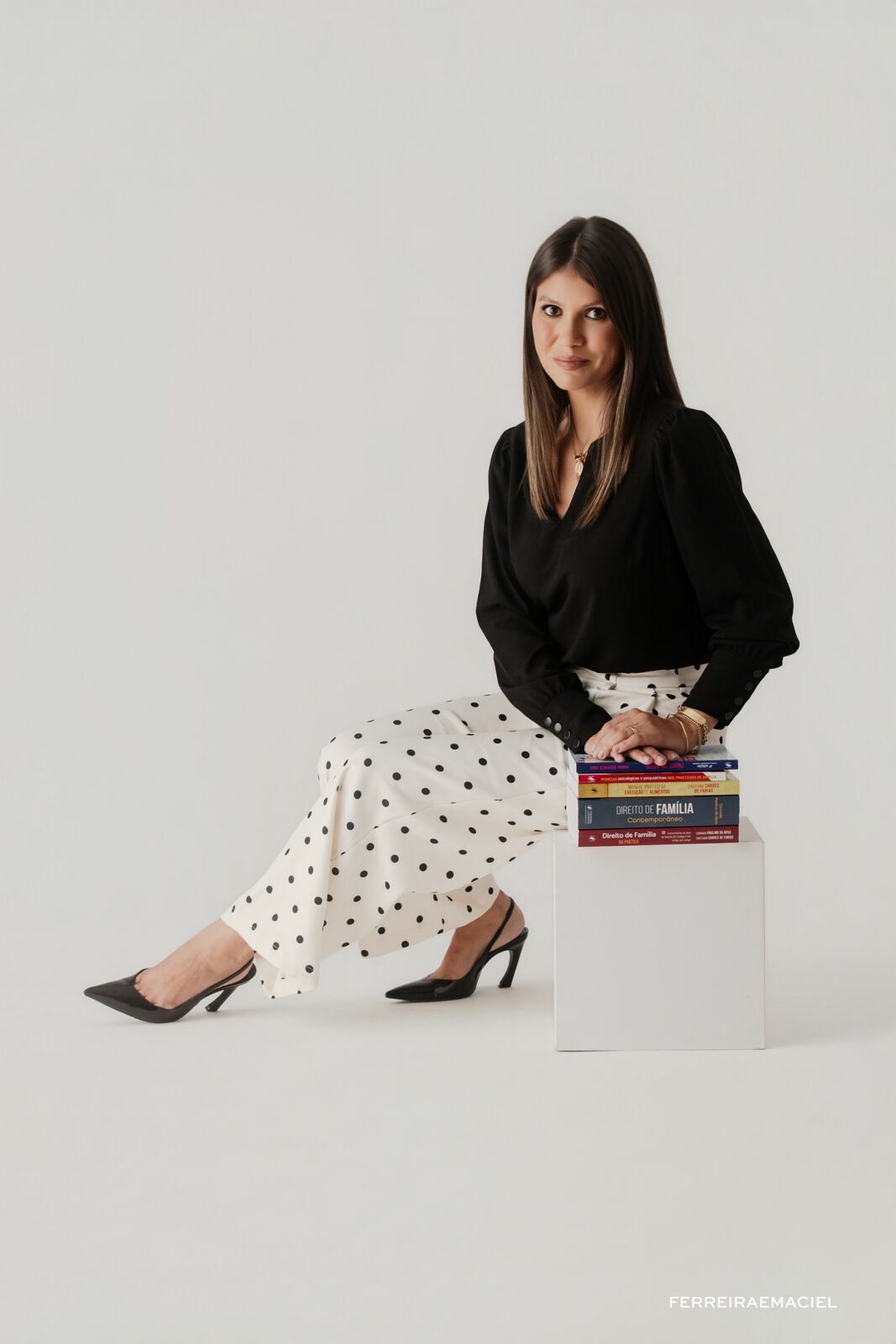 Foto Ensaio Corporativo – Advogada Natália Martinello – Fotografia Profissional em Estúdio – Araranguá – SC - Imagem 16