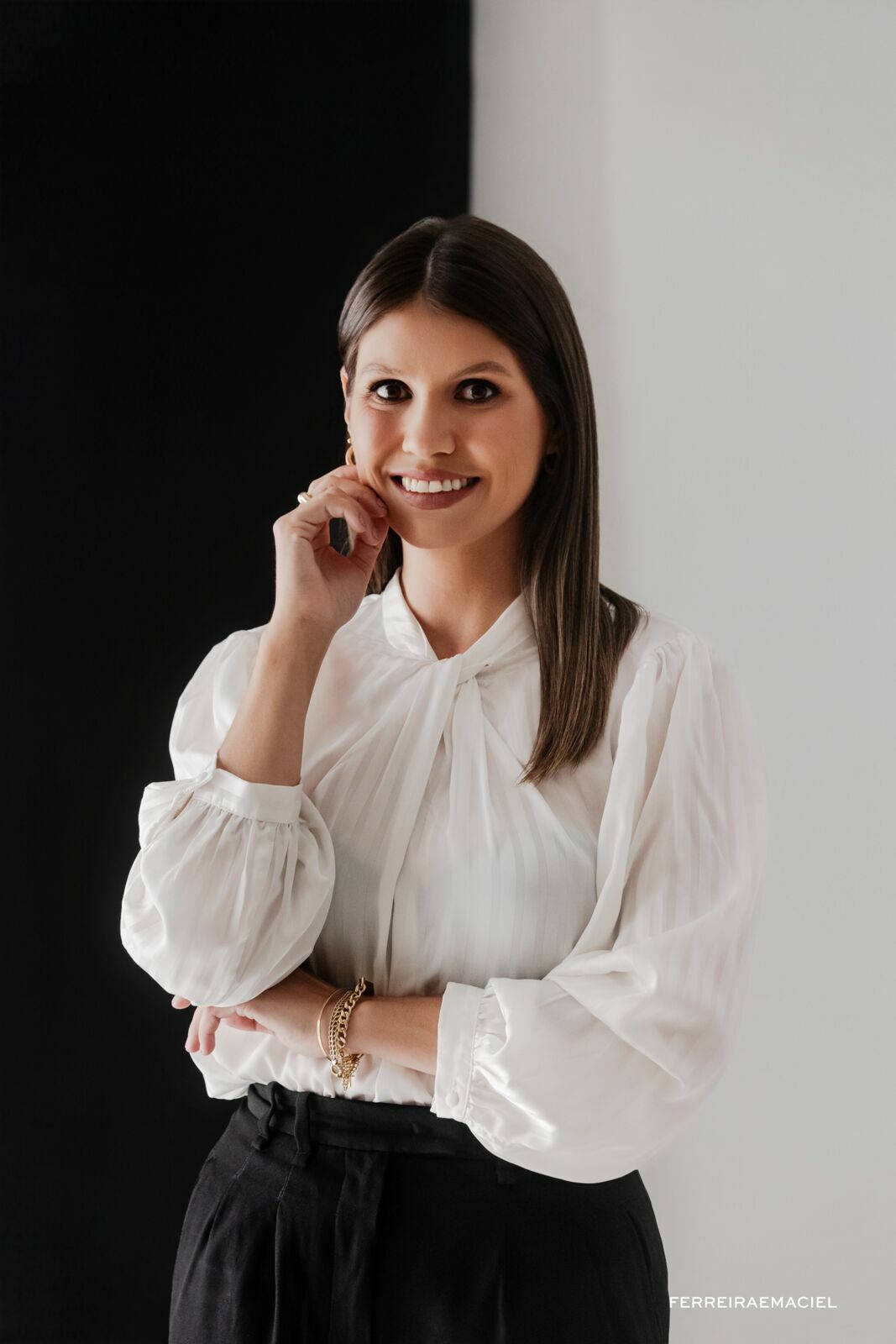 Foto Ensaio Corporativo – Advogada Natália Martinello – Fotografia Profissional em Estúdio – Araranguá – SC - Imagem 3