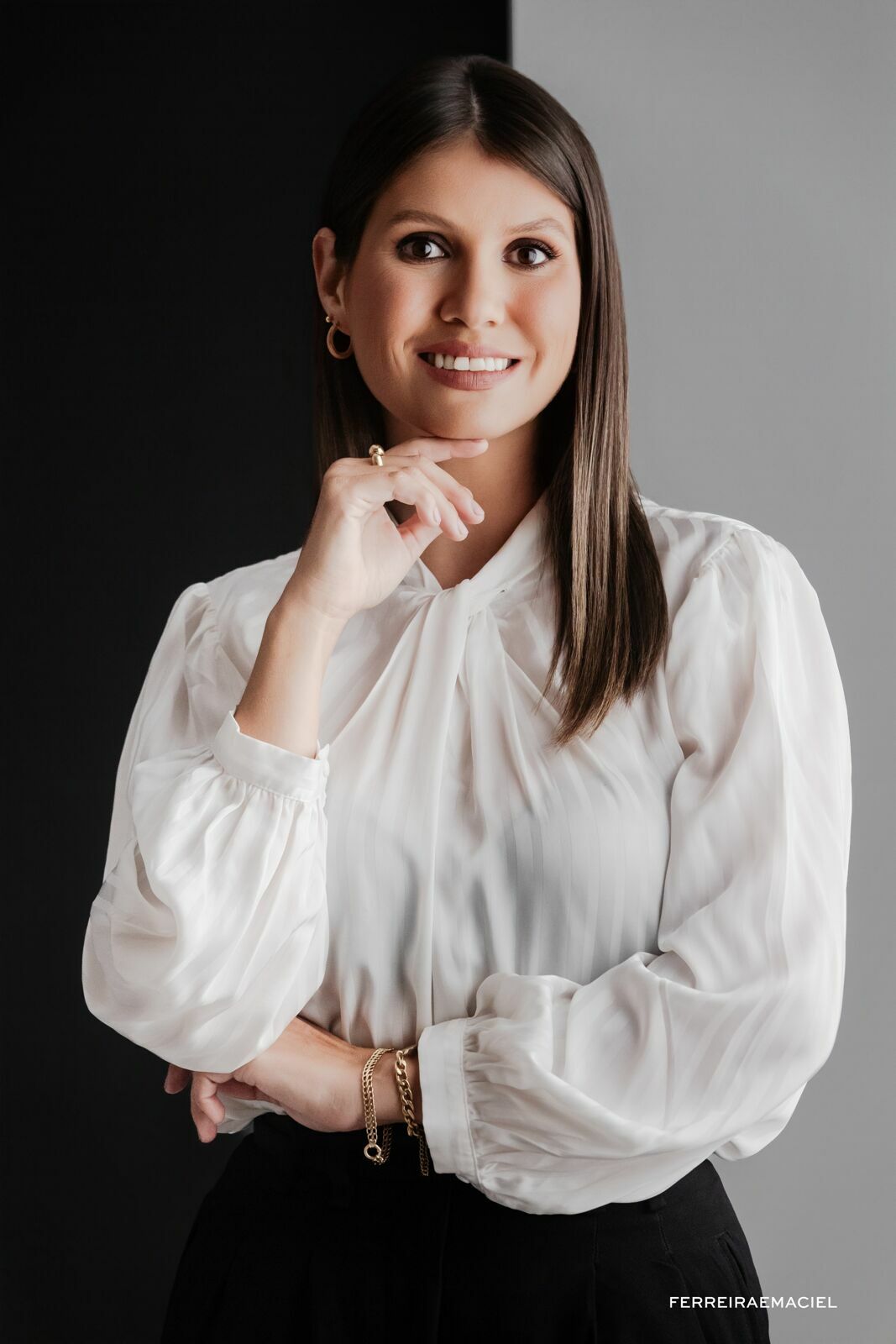 Foto Ensaio Corporativo – Advogada Natália Martinello – Fotografia Profissional em Estúdio – Araranguá – SC - Imagem 6