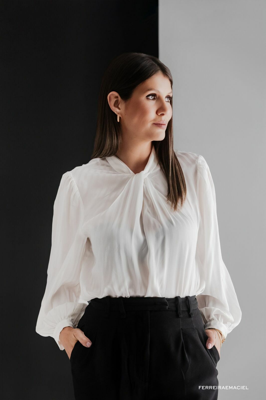 Foto Ensaio Corporativo – Advogada Natália Martinello – Fotografia Profissional em Estúdio – Araranguá – SC - Imagem 13