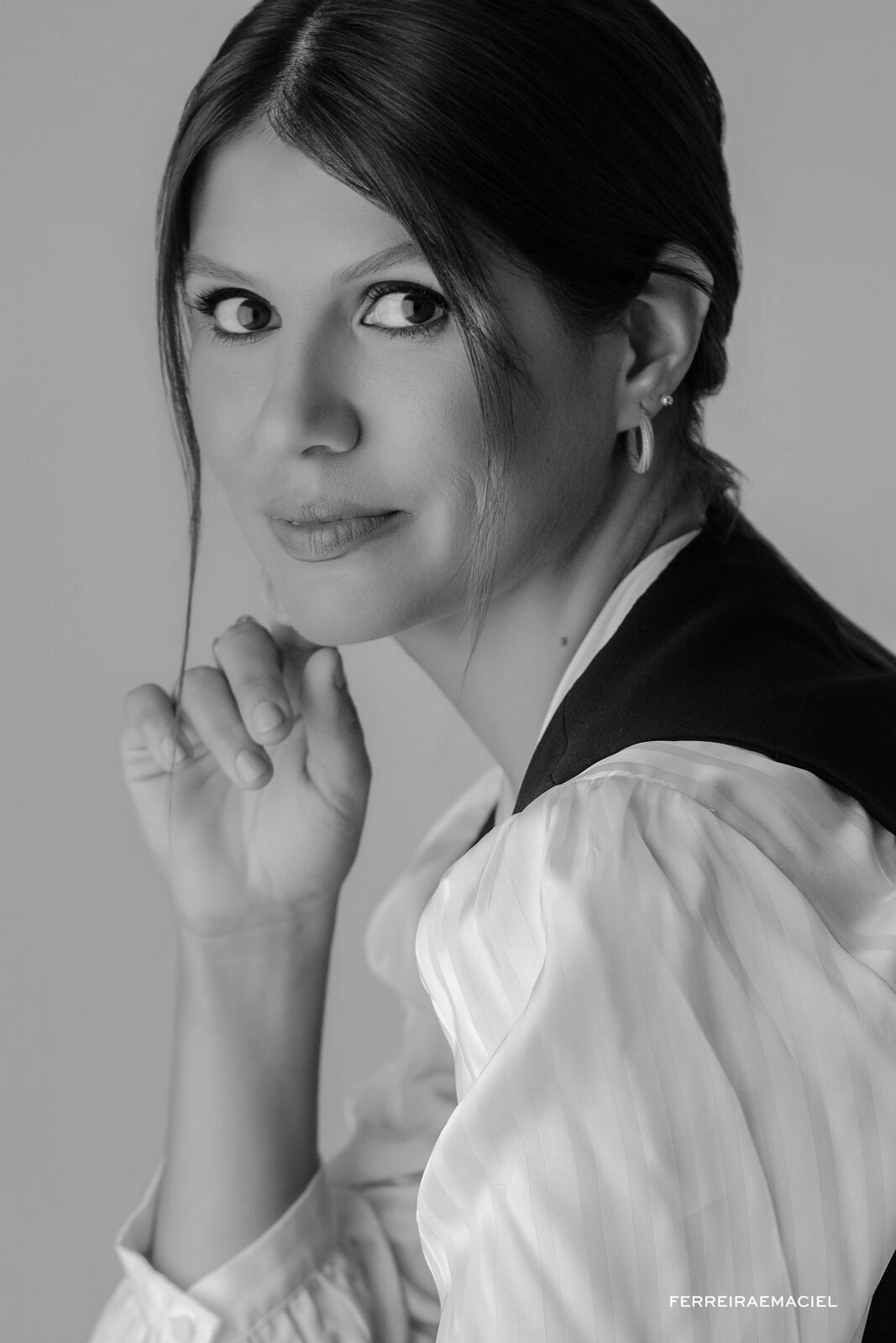 Foto Ensaio Corporativo – Advogada Natália Martinello – Fotografia Profissional em Estúdio – Araranguá – SC - Imagem 34