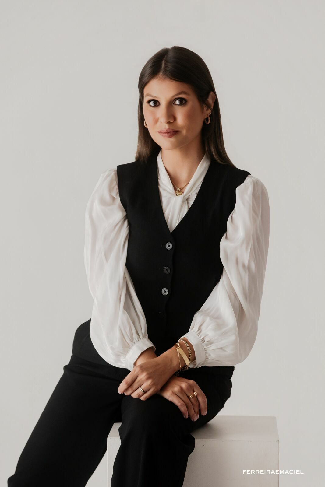 Foto Ensaio Corporativo – Advogada Natália Martinello – Fotografia Profissional em Estúdio – Araranguá – SC - Imagem 10