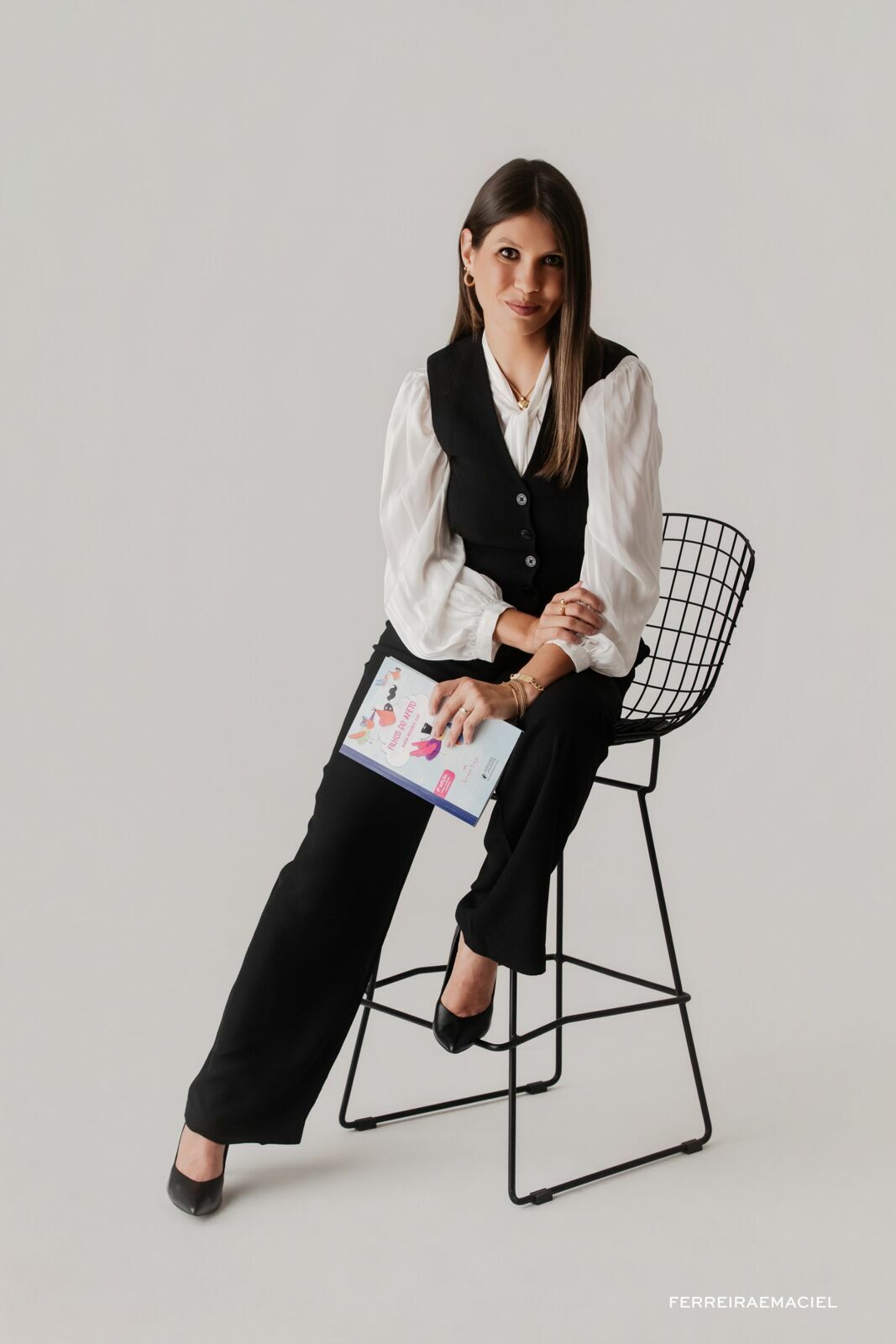 Foto Ensaio Corporativo – Advogada Natália Martinello – Fotografia Profissional em Estúdio – Araranguá – SC - Imagem 12