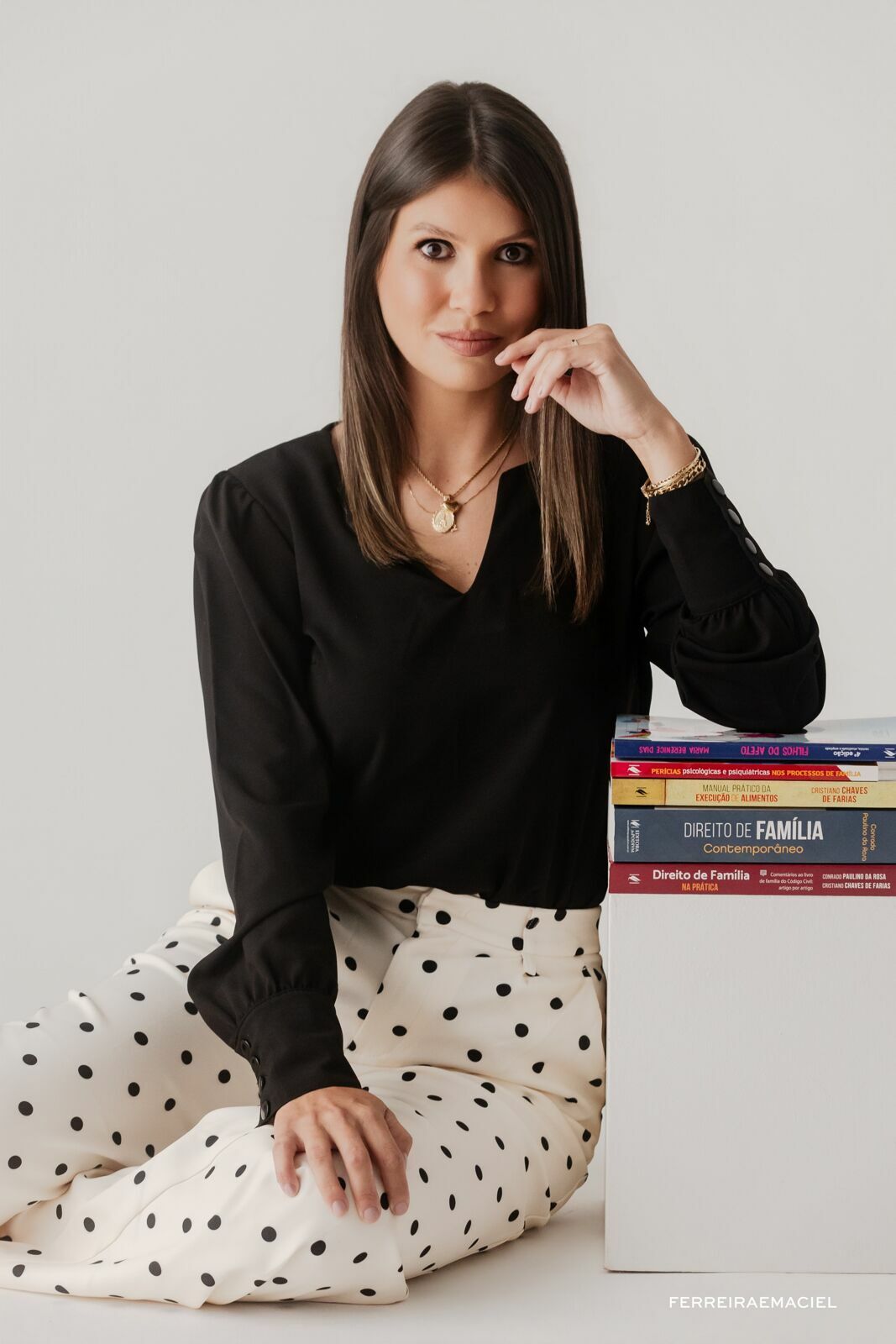 Foto Ensaio Corporativo – Advogada Natália Martinello – Fotografia Profissional em Estúdio – Araranguá – SC - Imagem 22