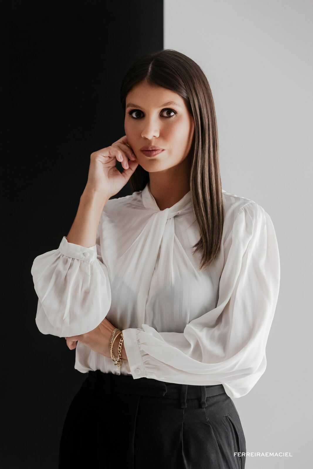 Foto Ensaio Corporativo – Advogada Natália Martinello – Fotografia Profissional em Estúdio – Araranguá – SC - Imagem 24