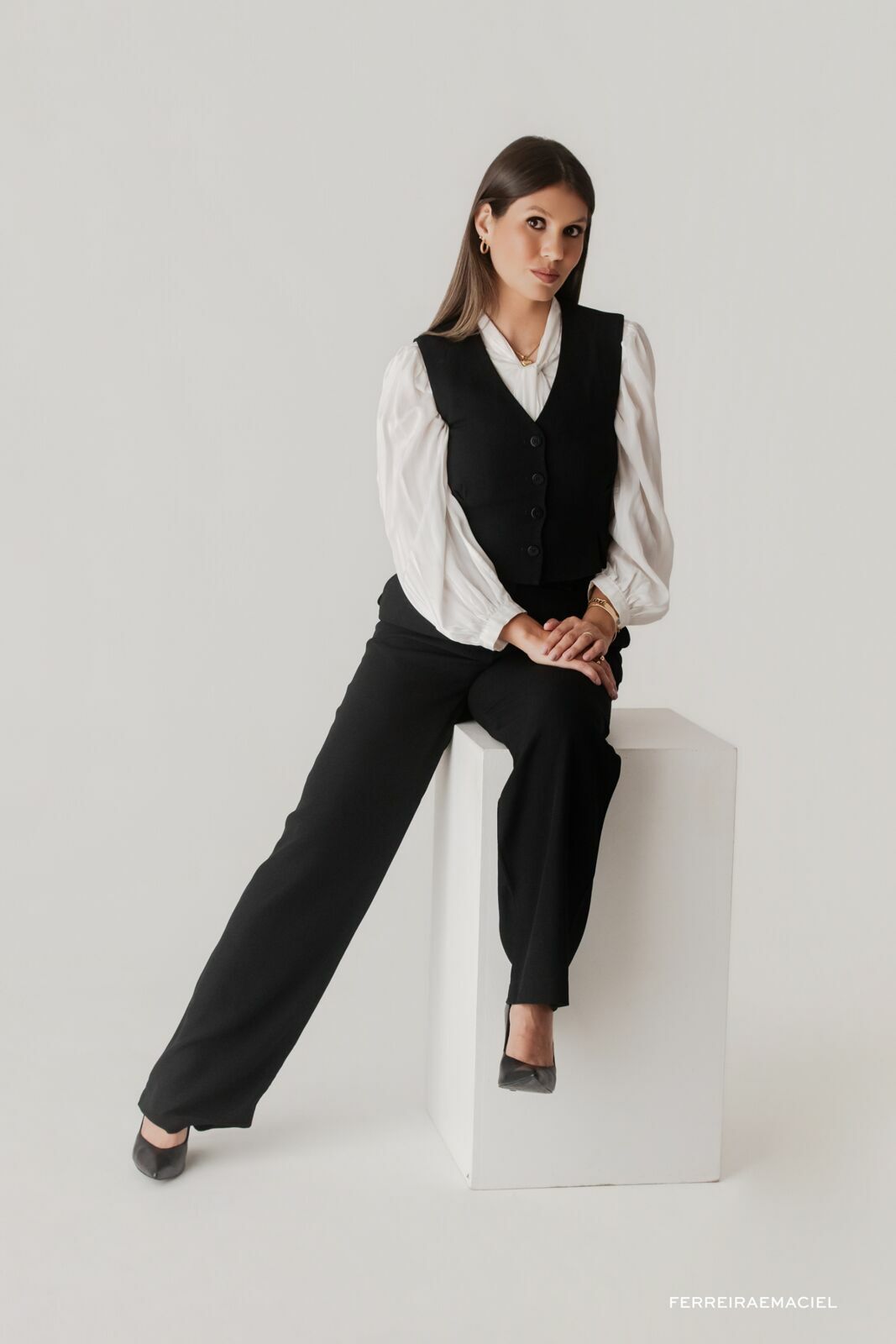 Foto Ensaio Corporativo – Advogada Natália Martinello – Fotografia Profissional em Estúdio – Araranguá – SC - Imagem 25