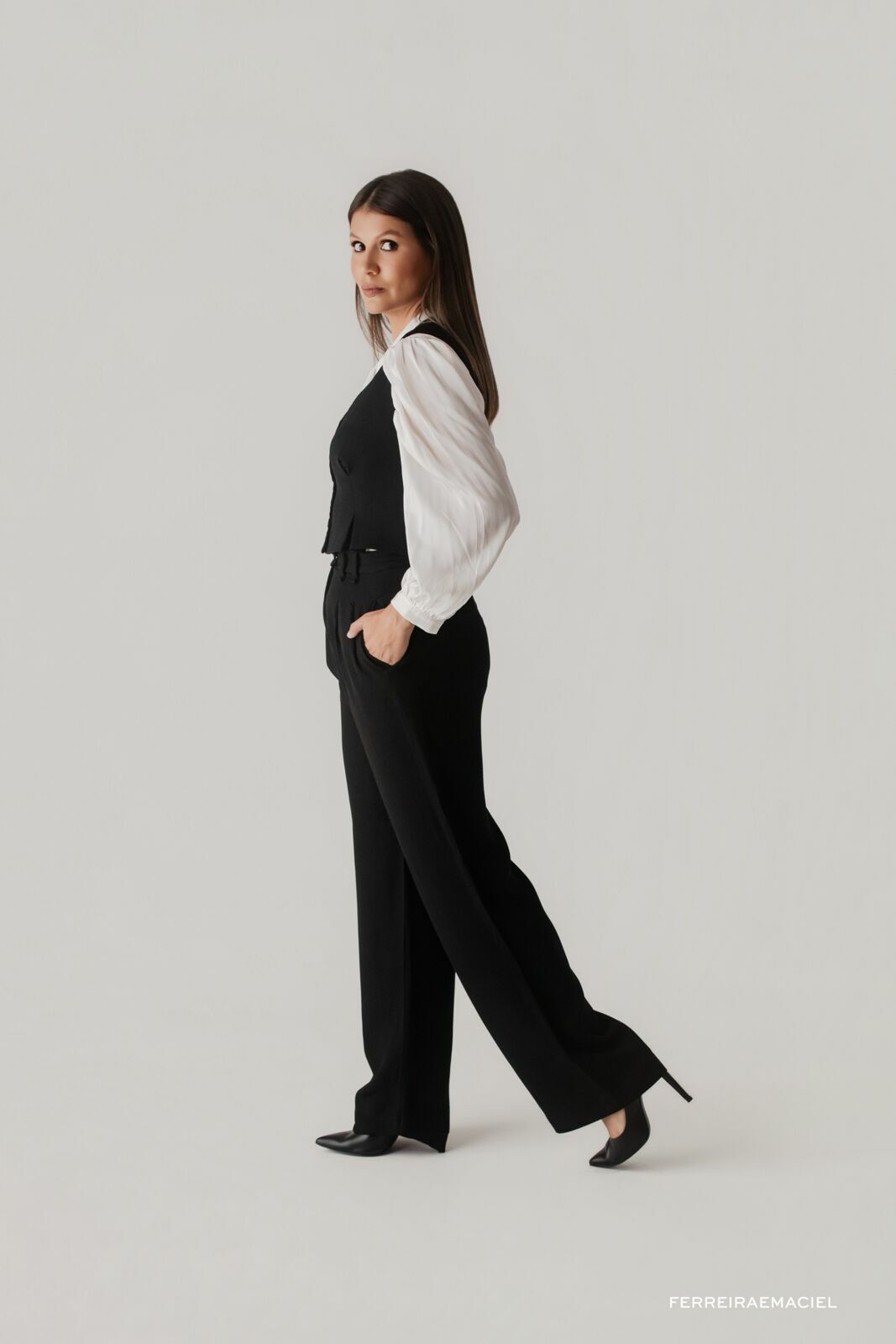 Foto Ensaio Corporativo – Advogada Natália Martinello – Fotografia Profissional em Estúdio – Araranguá – SC - Imagem 29