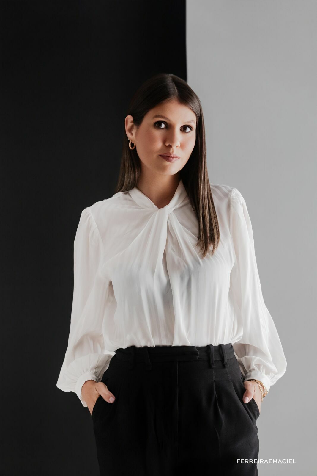 Foto Ensaio Corporativo – Advogada Natália Martinello – Fotografia Profissional em Estúdio – Araranguá – SC - Imagem 4