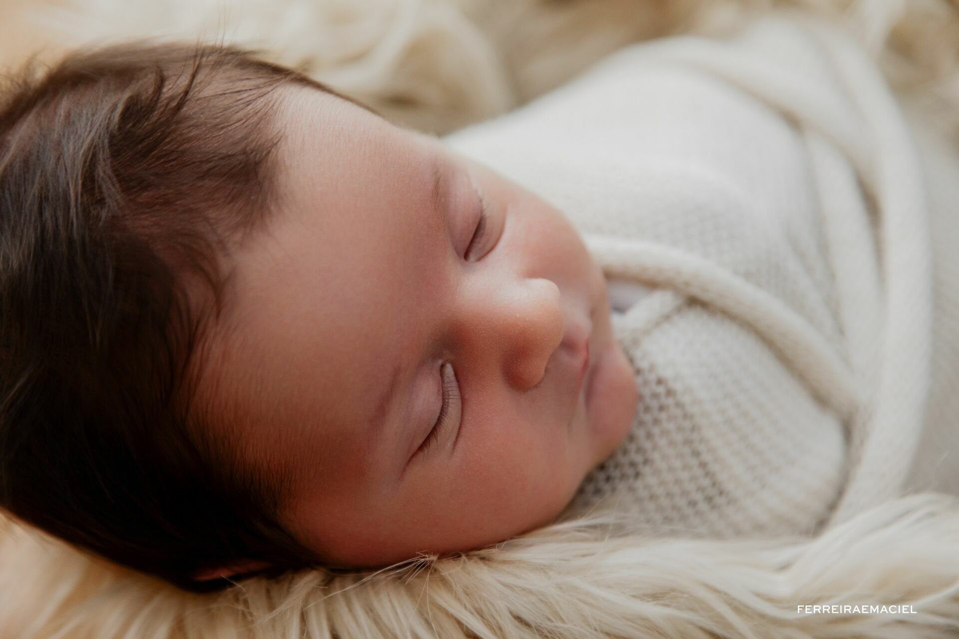 Foto Ensaio Newborn em Estúdio – Otto – Filho de Mariana Nuemberg - Fotografia de Recém-Nascido - Araranguá - Criciúma - Sombrio - Turvo - Ermo – SC Foto Ensaio Newborn em Estúdio – Otto – Filho de Mariana Nuemberg - Fotografia de Recém-Nascido - Araranguá - Criciúma - Sombrio - Turvo - Ermo – SC - Imagem 1