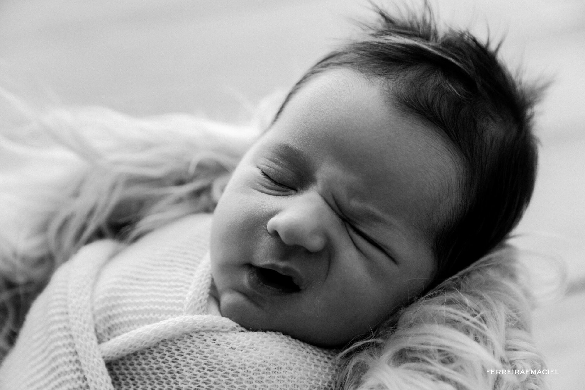 Foto Ensaio Newborn em Estúdio – Otto – Filho de Mariana Nuemberg - Fotografia de Recém-Nascido - Araranguá - Criciúma - Sombrio - Turvo - Ermo – SC Foto Ensaio Newborn em Estúdio – Otto – Filho de Mariana Nuemberg - Fotografia de Recém-Nascido - Araranguá - Criciúma - Sombrio - Turvo - Ermo – SC - Imagem 5