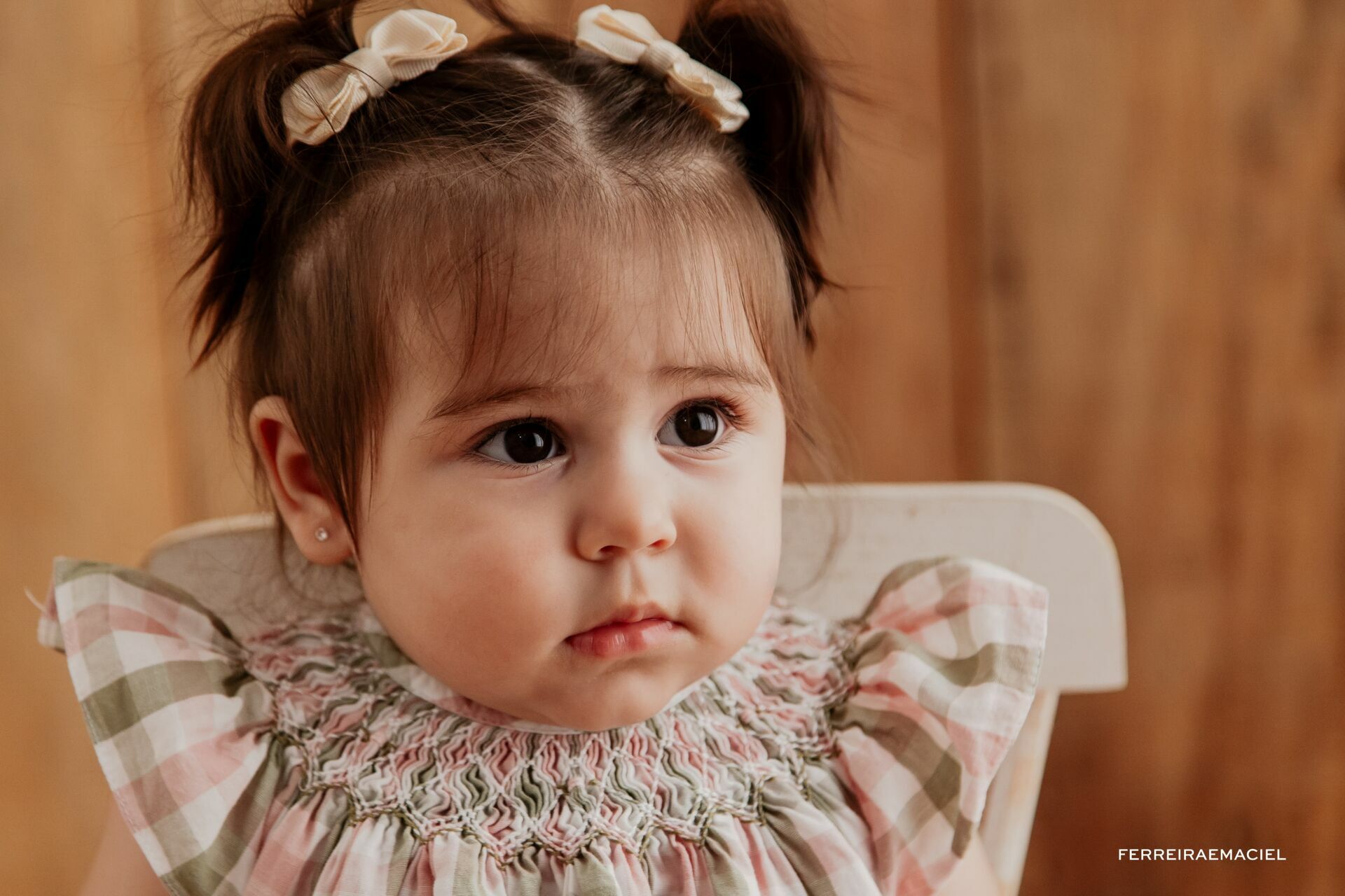 Foto Acompanhamento Infantil – Eva – 10 meses – Filha de Giulia e Hiago – Ensaio em Estúdio – Araranguá SC - Imagem 1