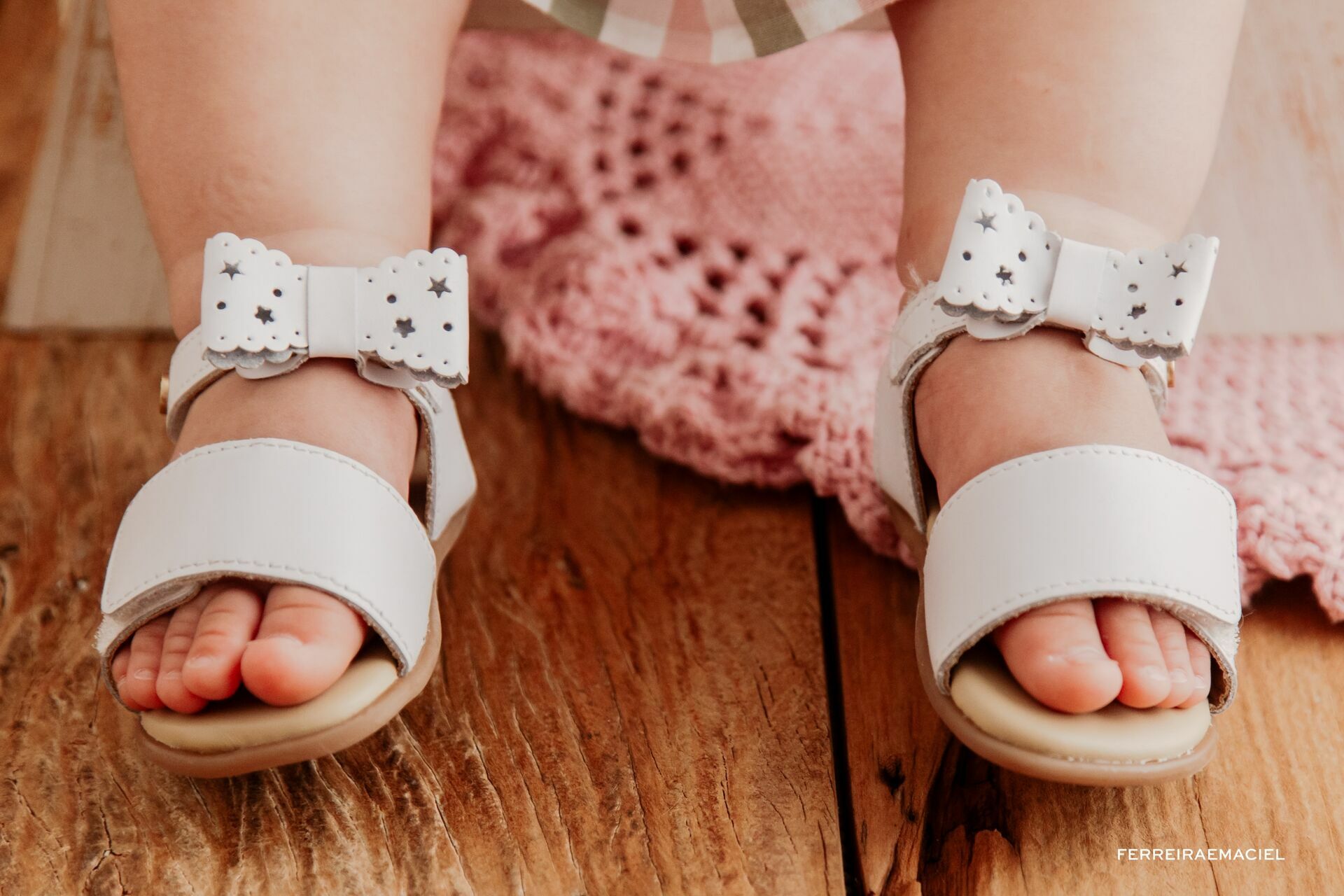 Foto Acompanhamento Infantil – Eva – 10 meses – Filha de Giulia e Hiago – Ensaio em Estúdio – Araranguá SC - Imagem 2