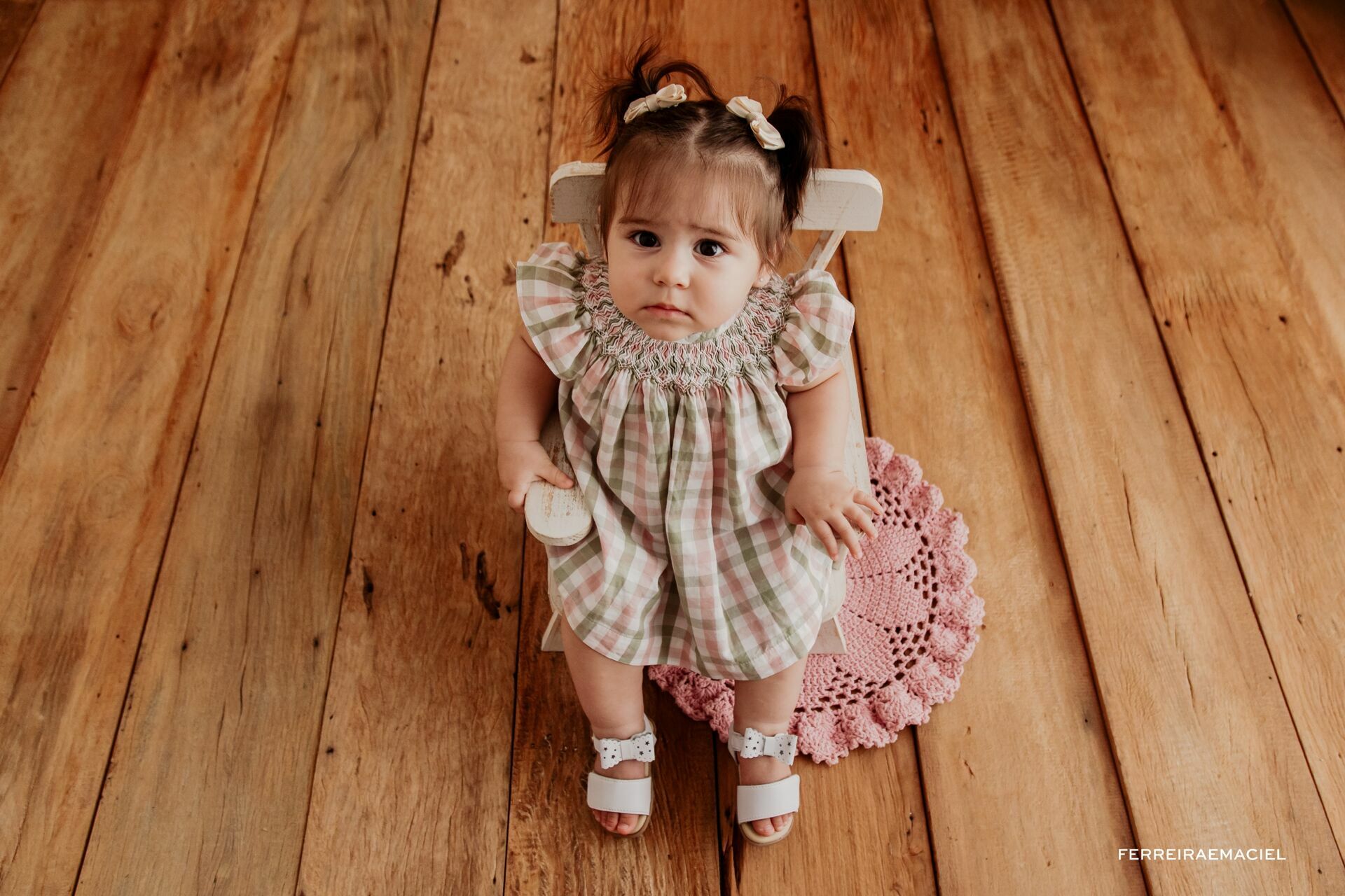 Foto Acompanhamento Infantil – Eva – 10 meses – Filha de Giulia e Hiago – Ensaio em Estúdio – Araranguá SC - Imagem 3