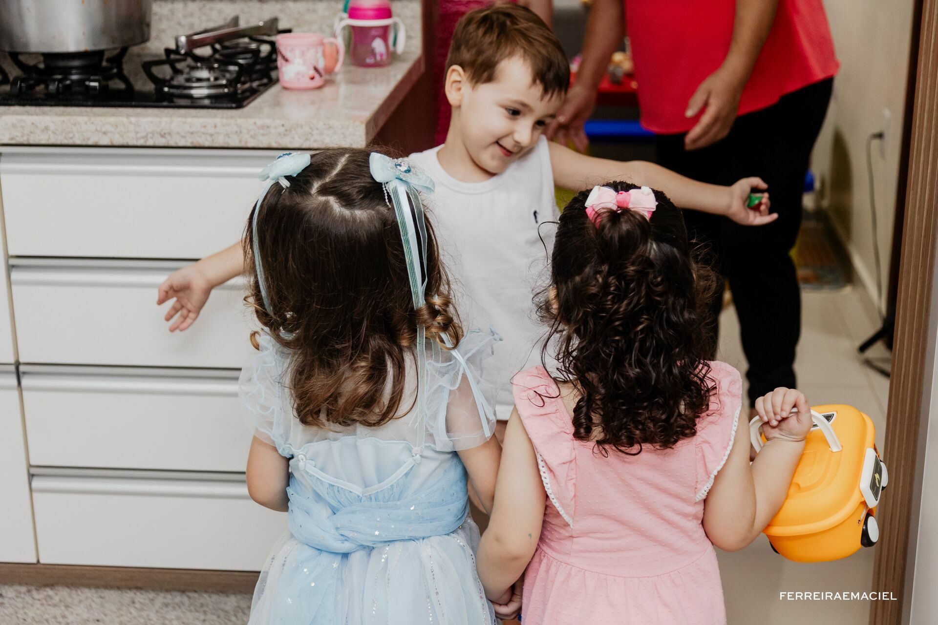 Foto Fotografia Aniversário Infantil de 3 anos da Isis e do Davi em comemoração intimista em casa em Araranguá SC - Imagem 30